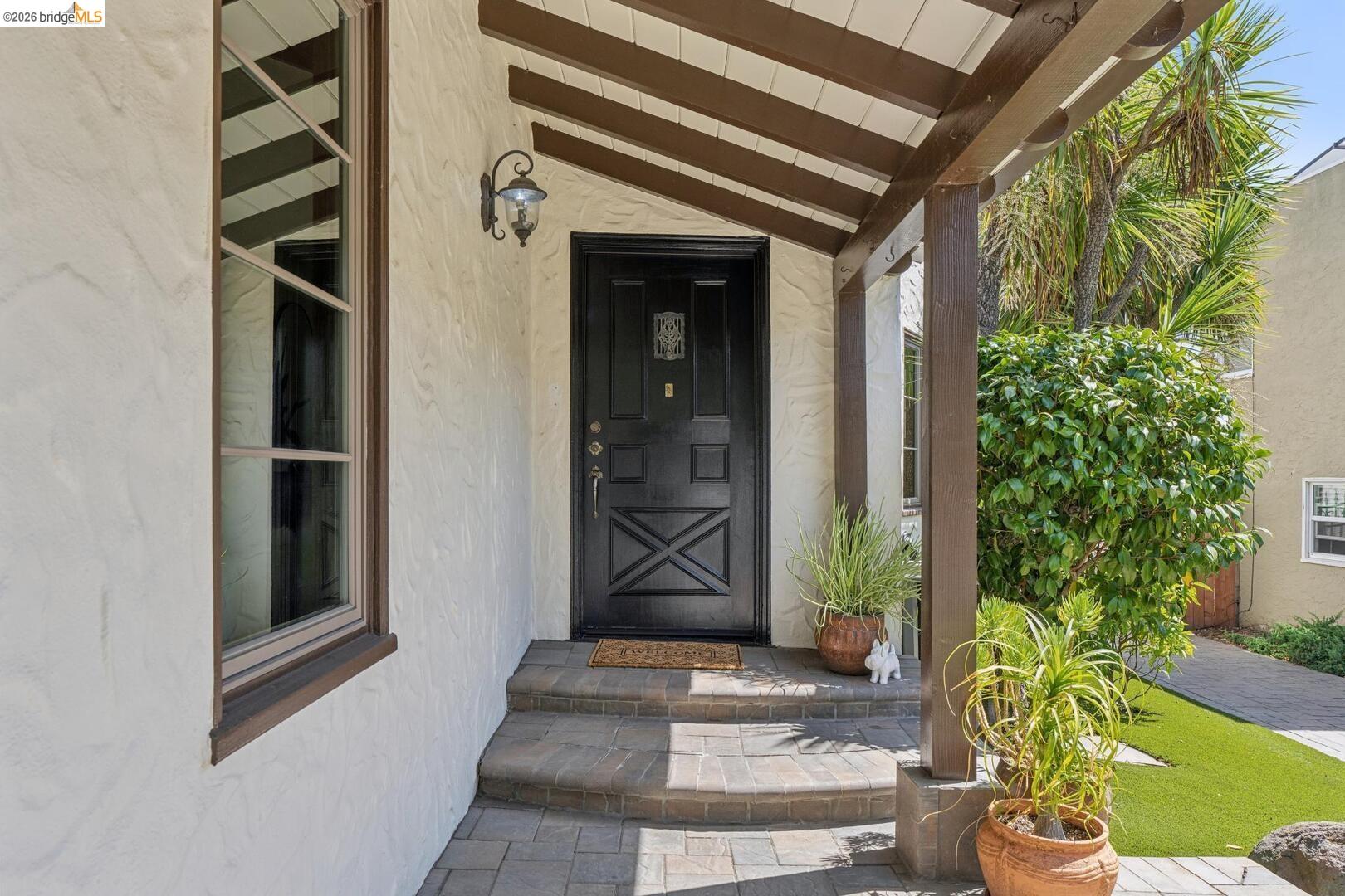 833 Rodney DR