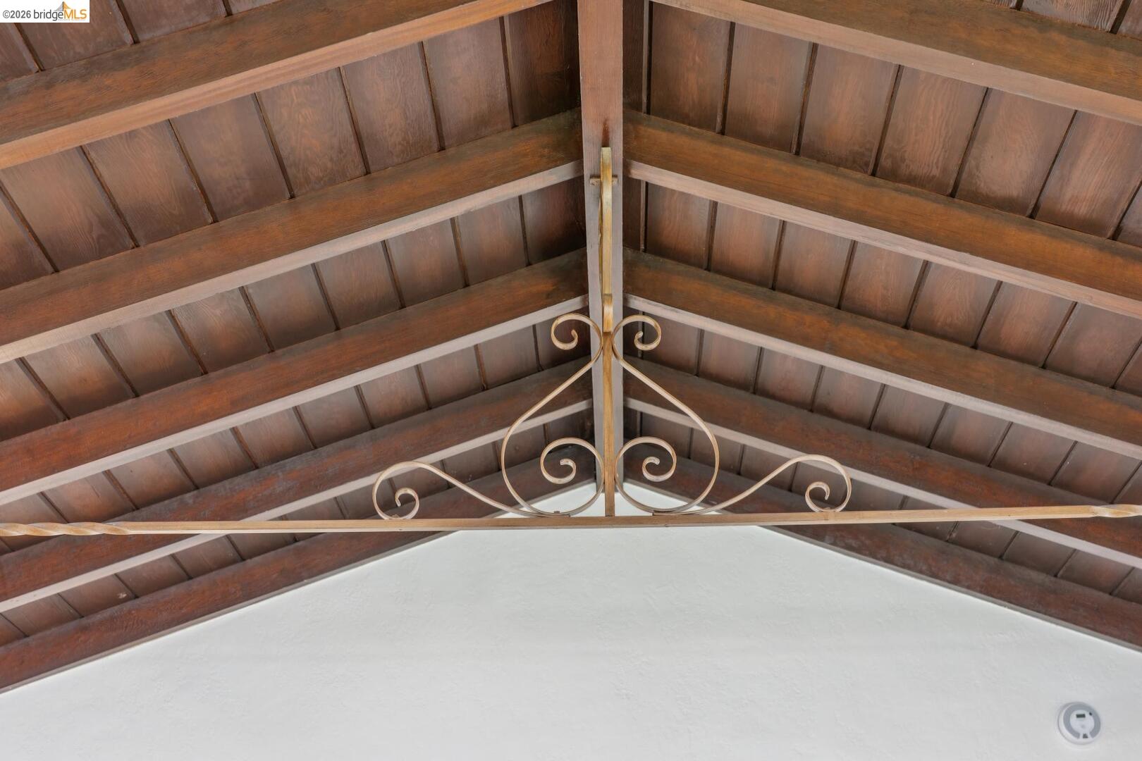 833 Rodney DR