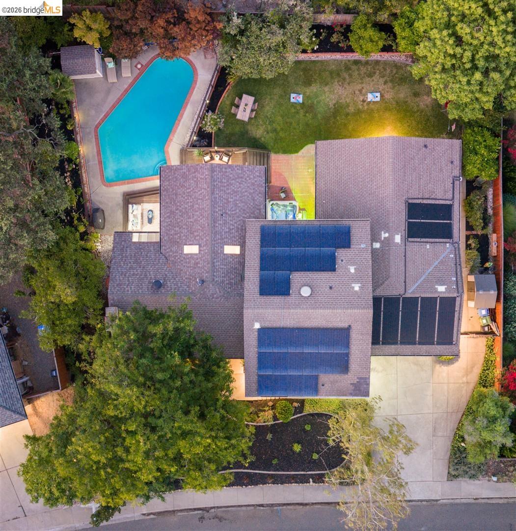 1235 Larch Ave