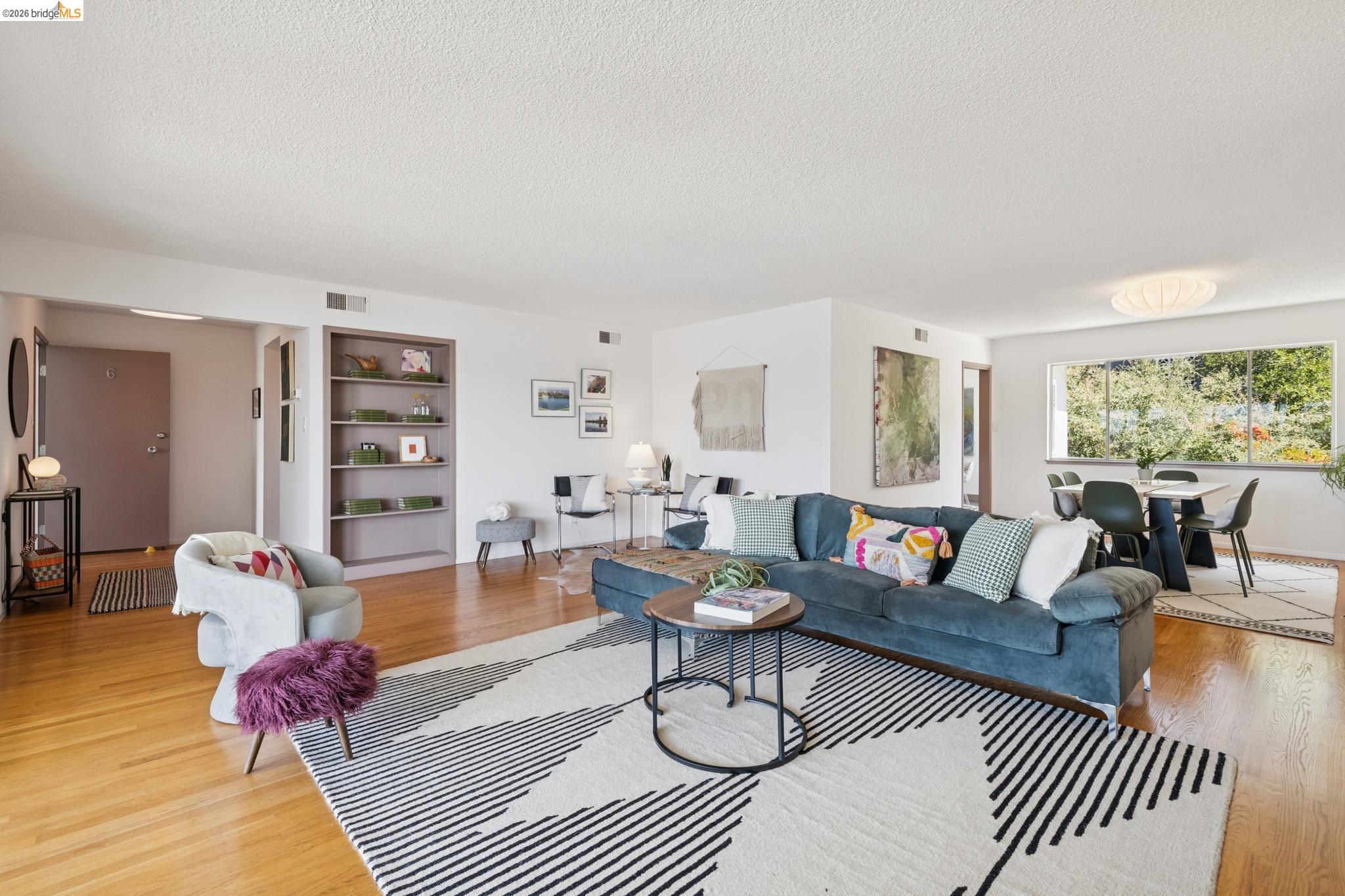 2324 Lakeshore Ave