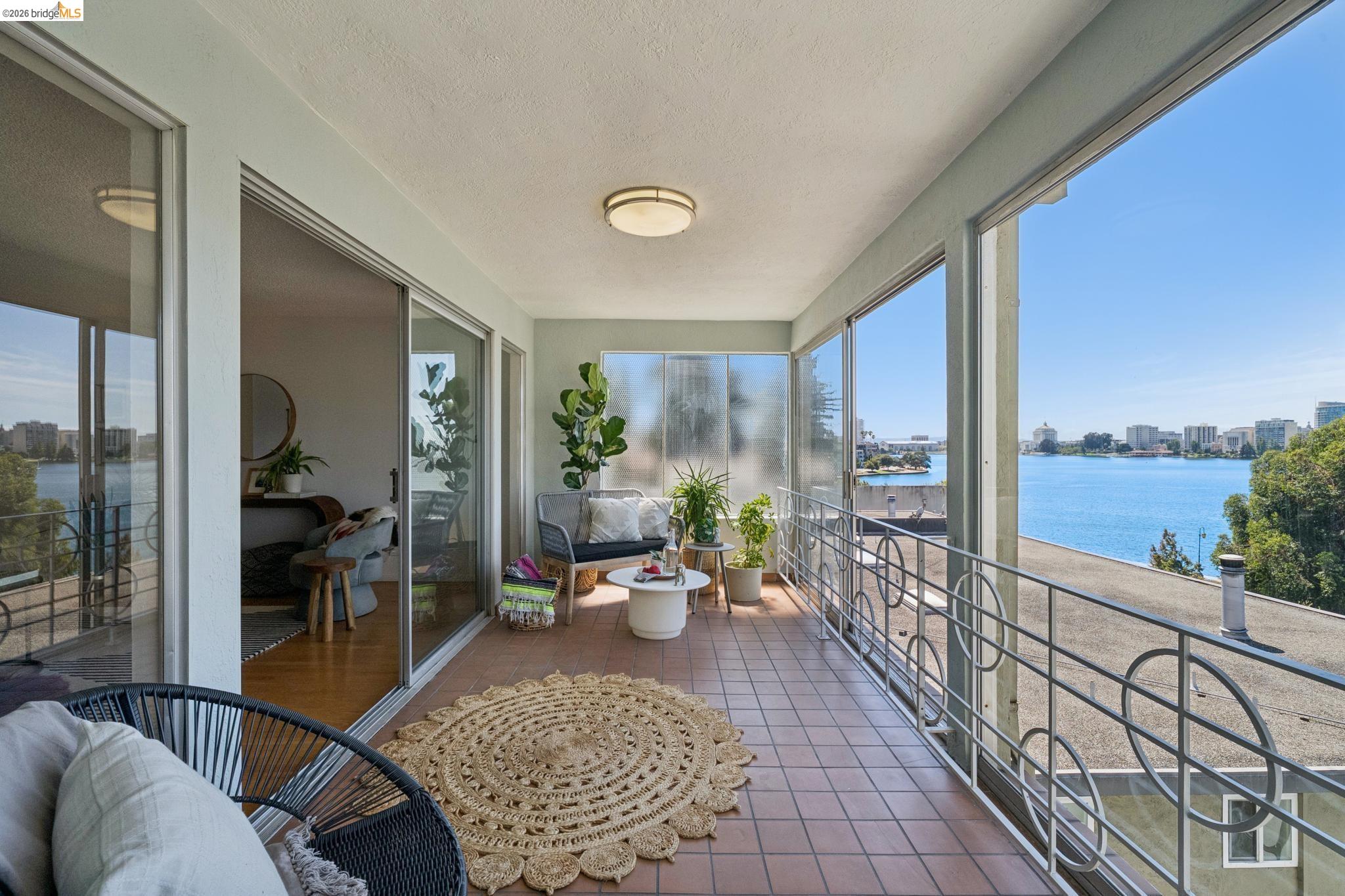 2324 Lakeshore Ave