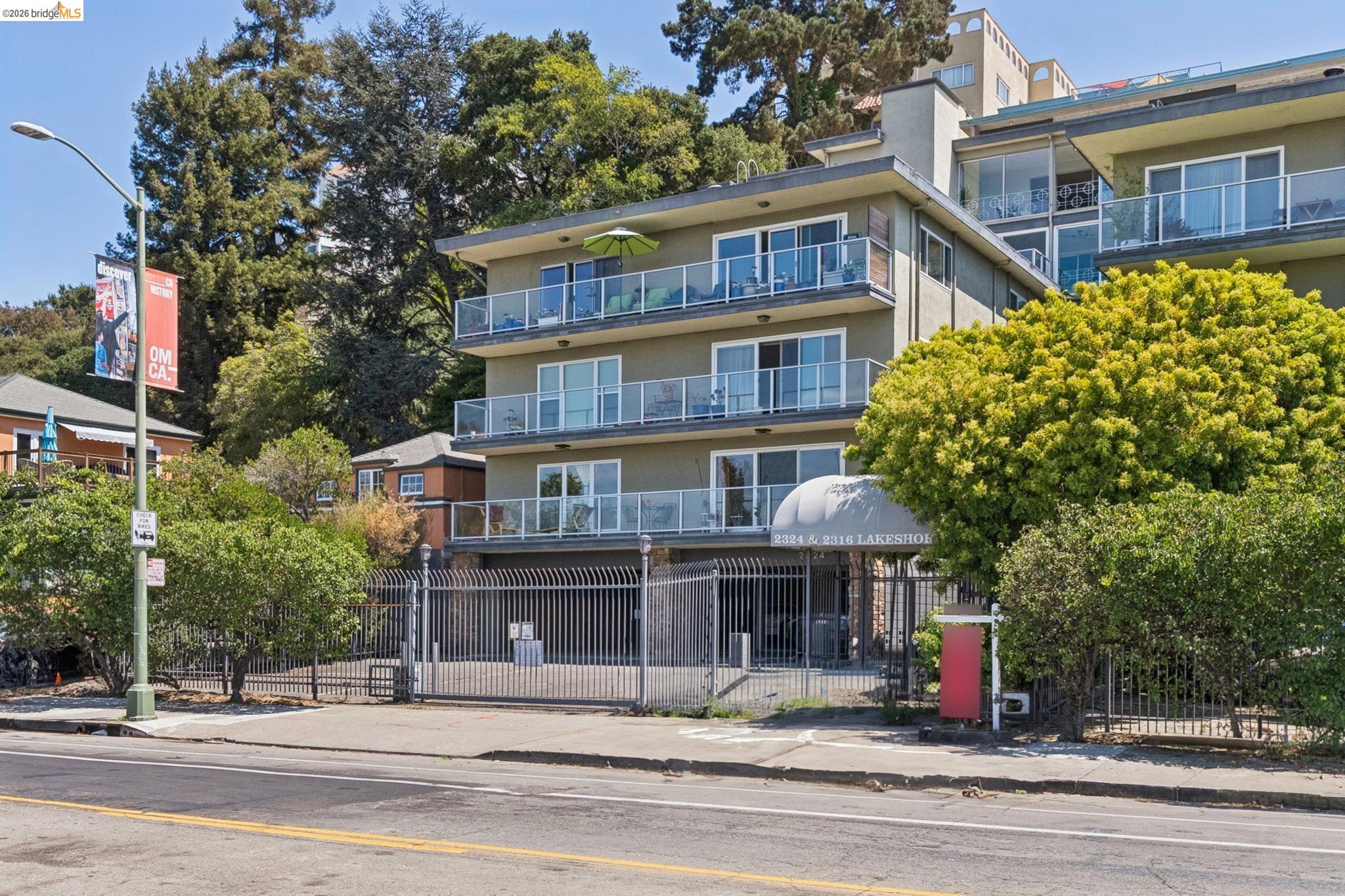 2324 Lakeshore Ave