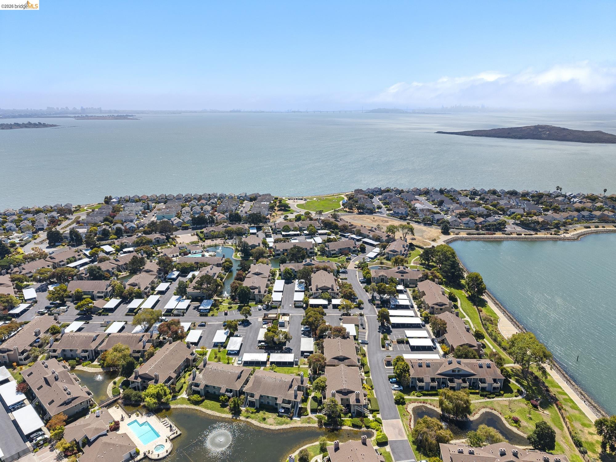 122 Lakeshore Ct