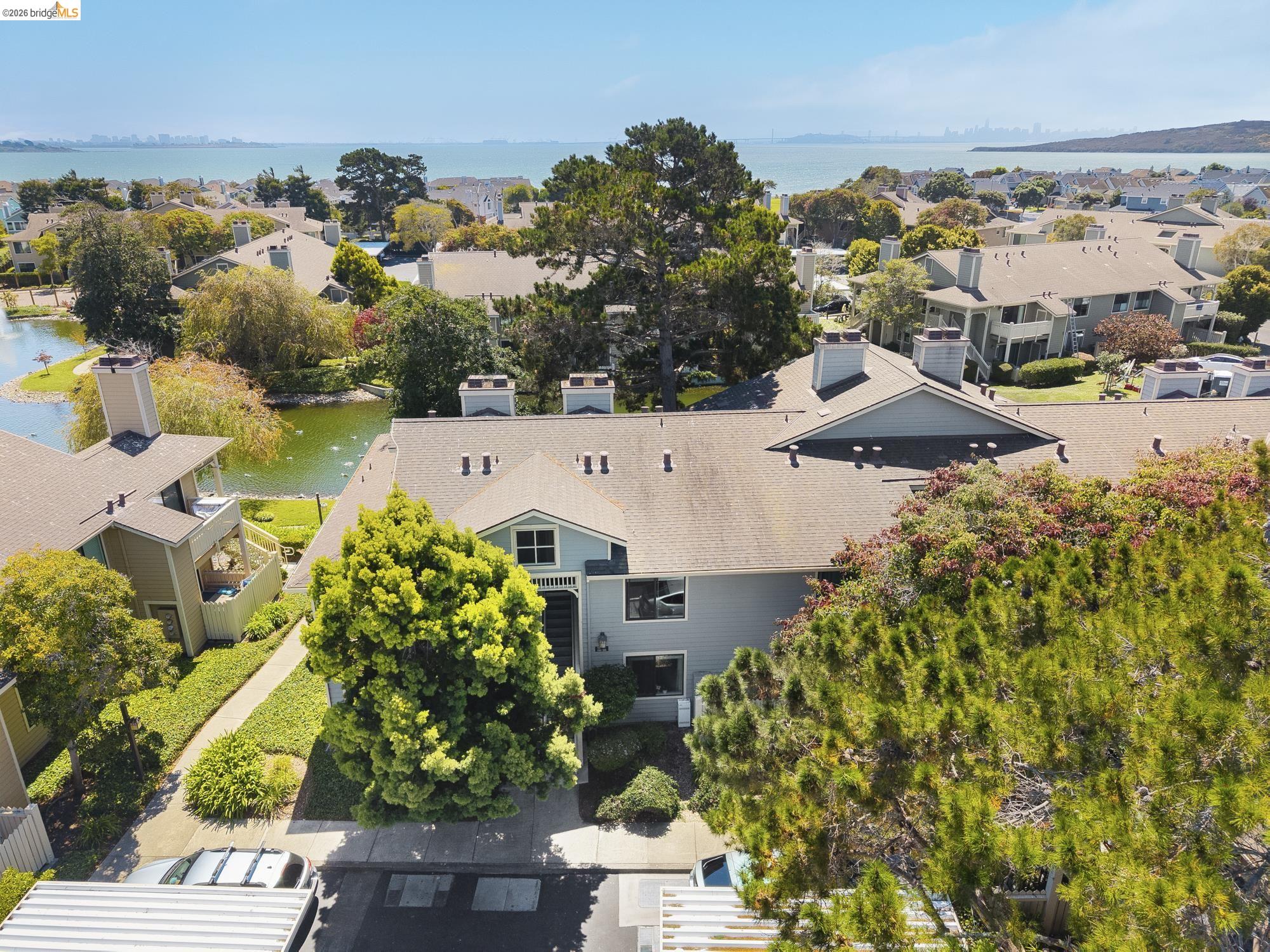 122 Lakeshore Ct