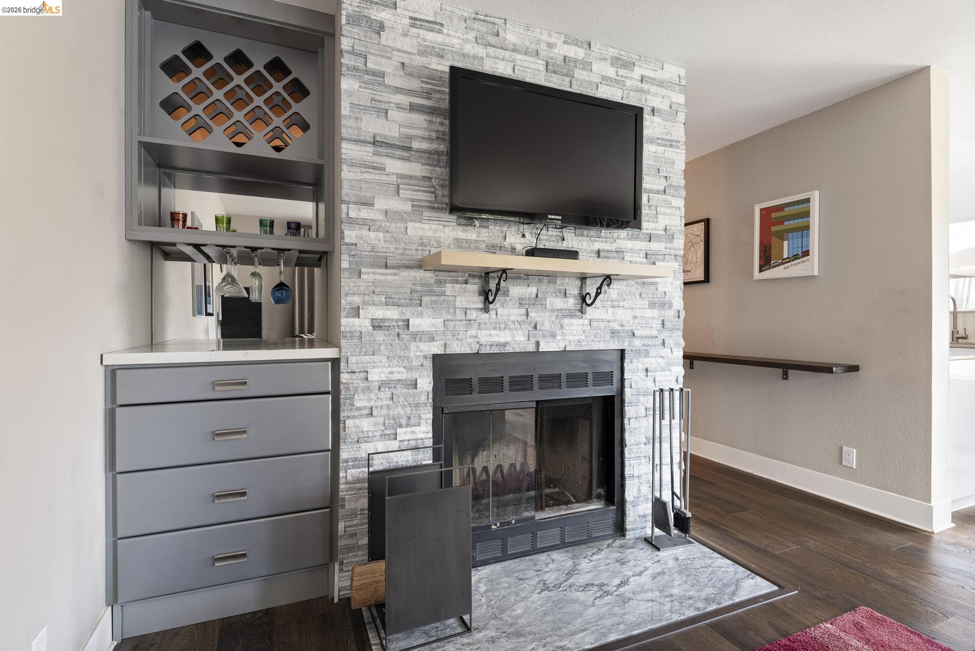 122 Lakeshore Ct