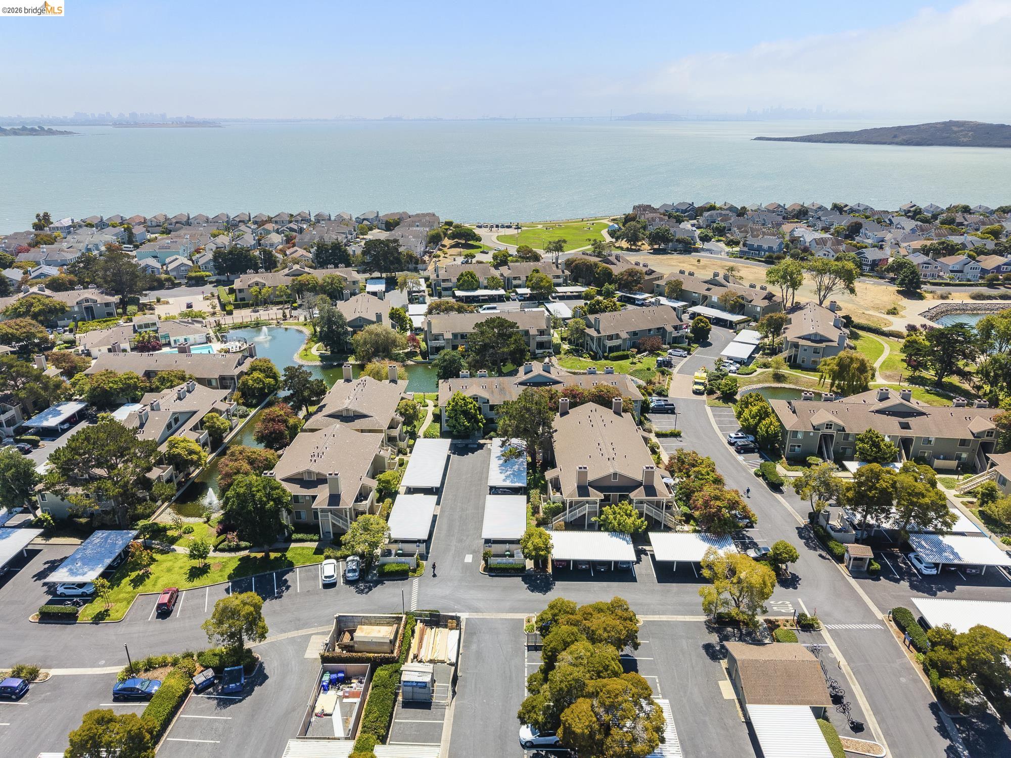 122 Lakeshore Ct