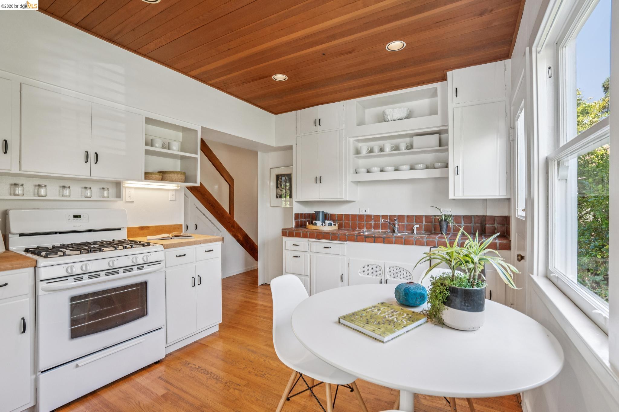 1204 Neilson St