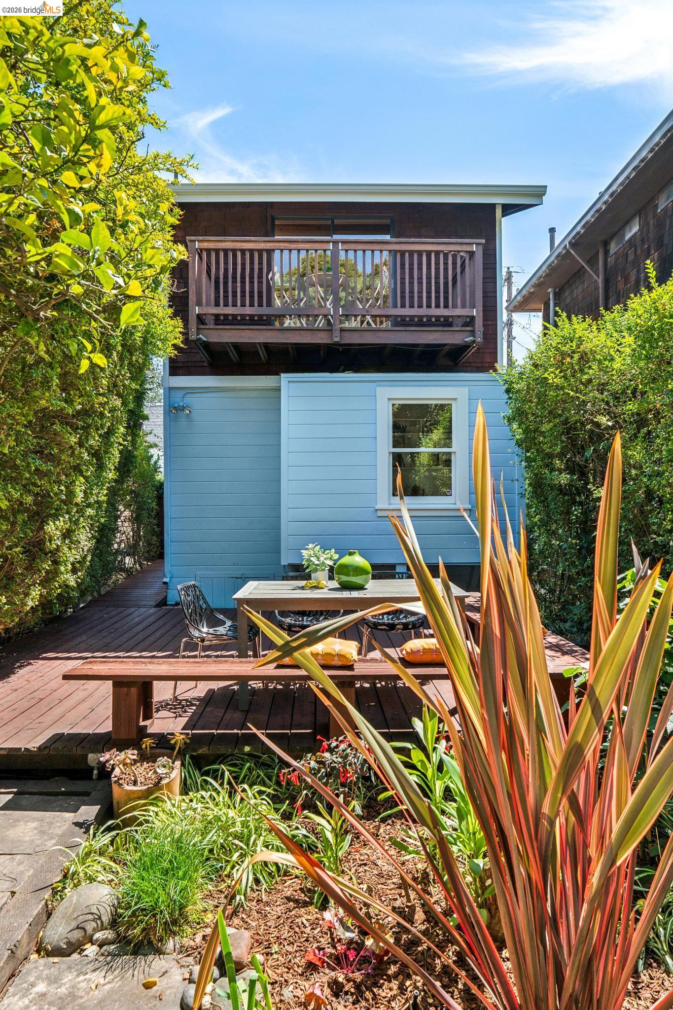 1204 Neilson St