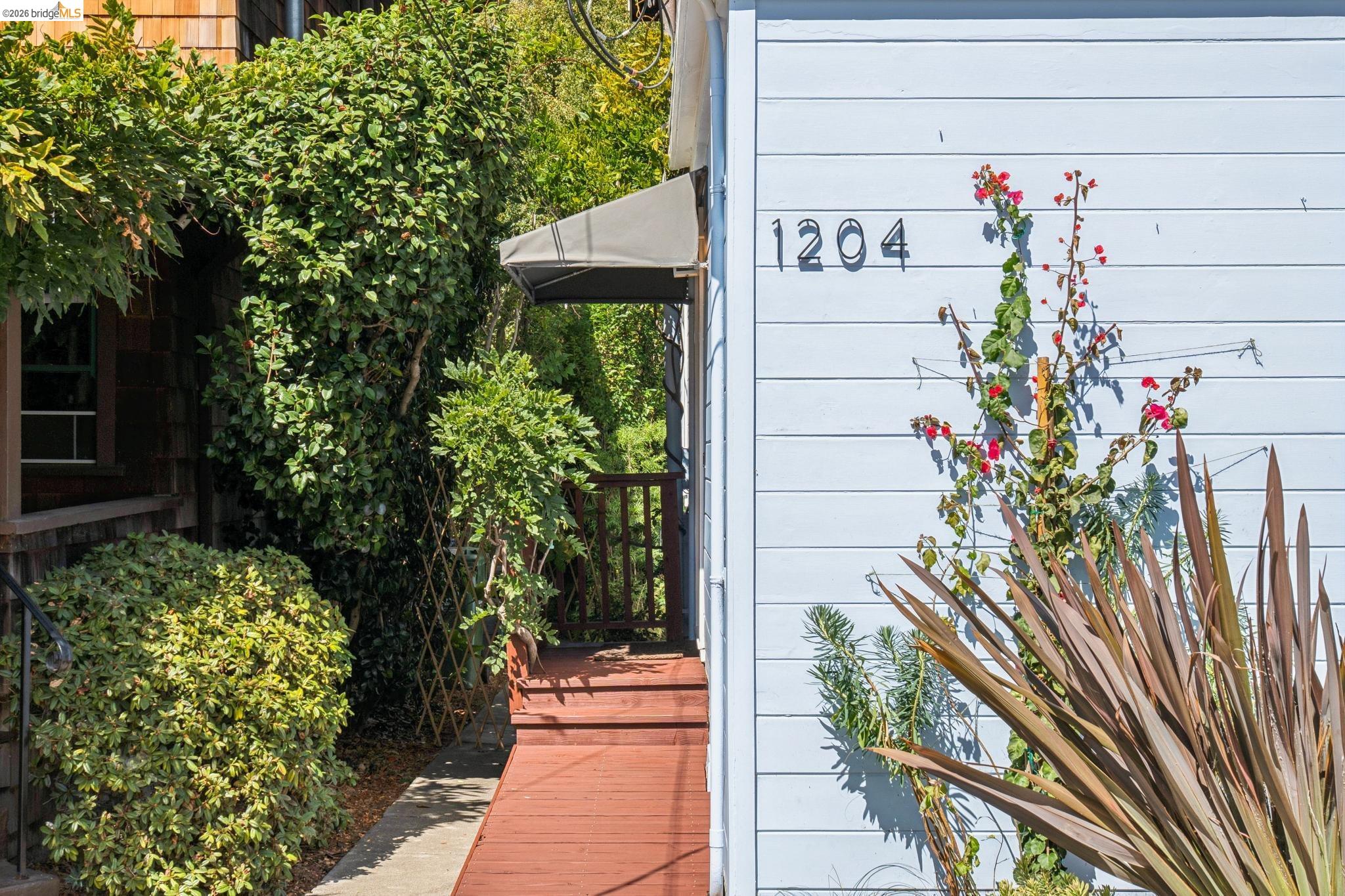 1204 Neilson St