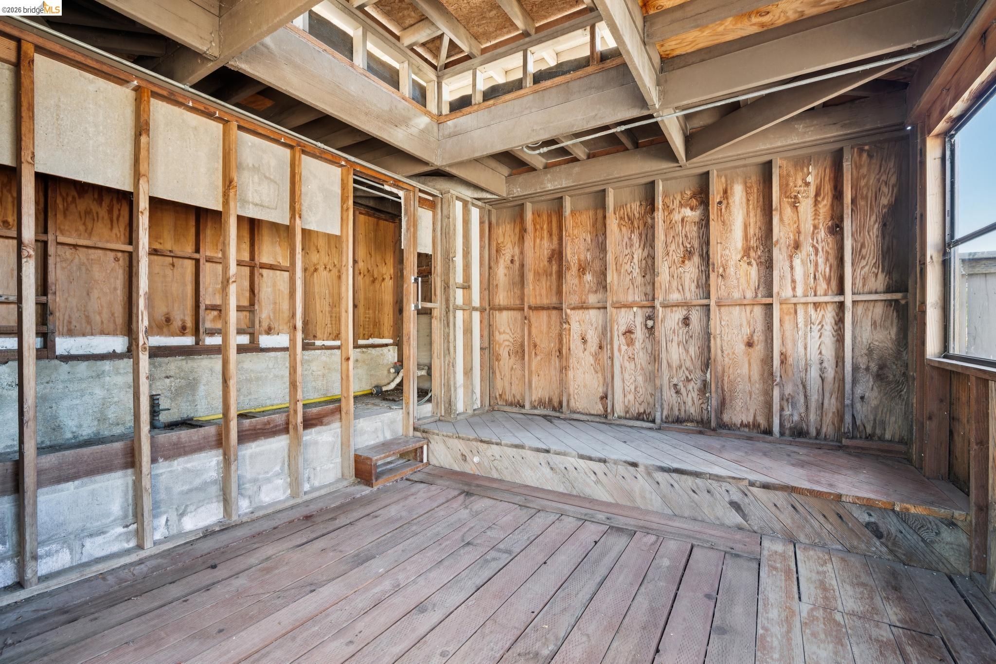 1112 Kelvin Road