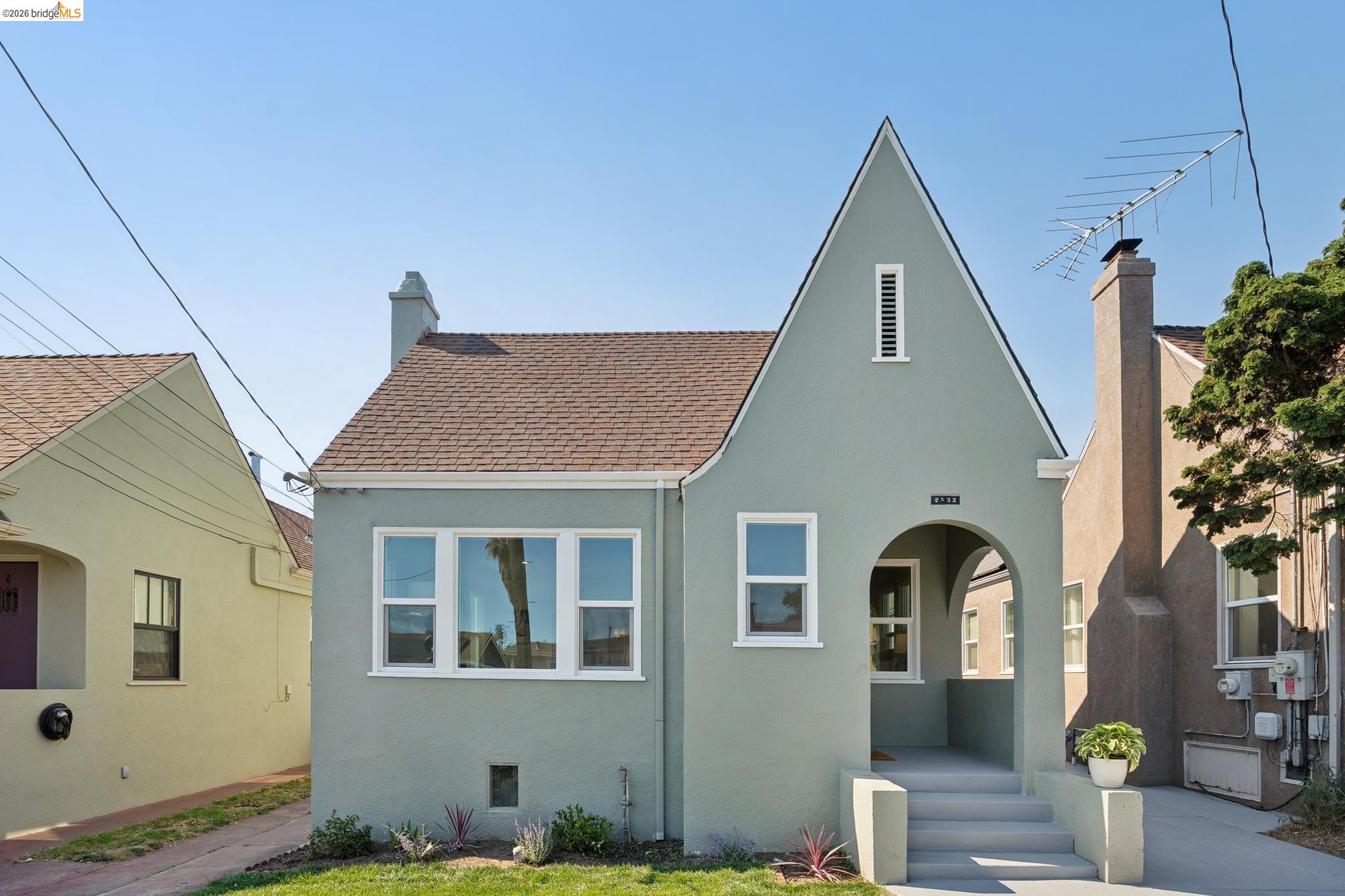 2533 Harrington Ave