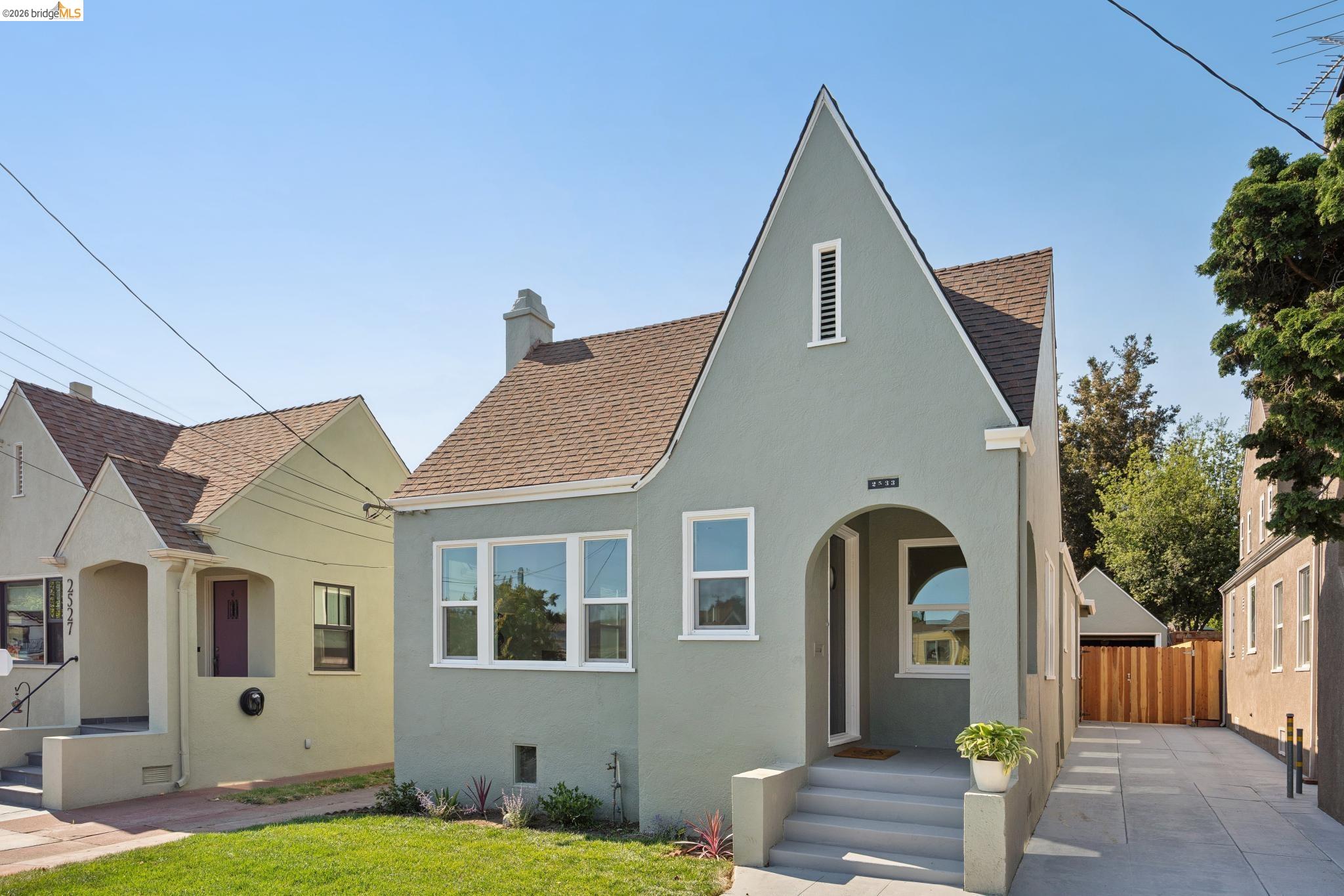 2533 Harrington Ave