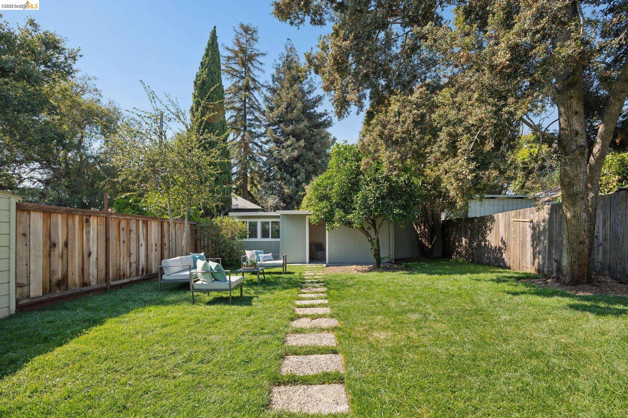 2533 Harrington Ave