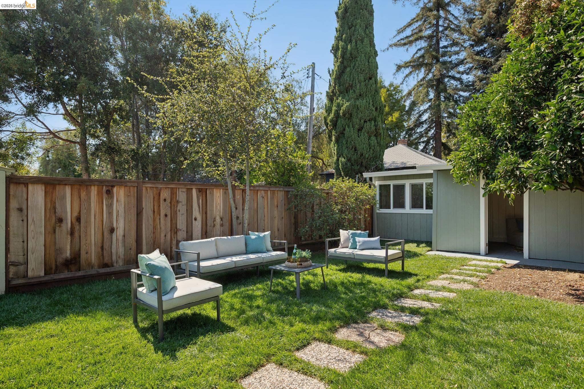 2533 Harrington Ave