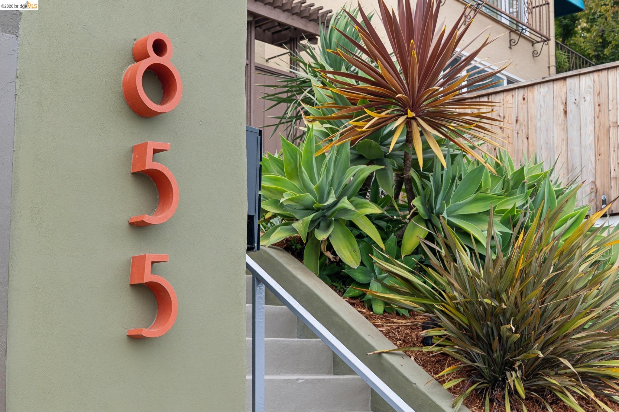 855 Washington
