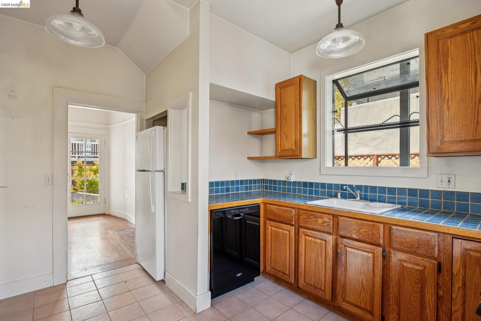 1711-A, Milvia St