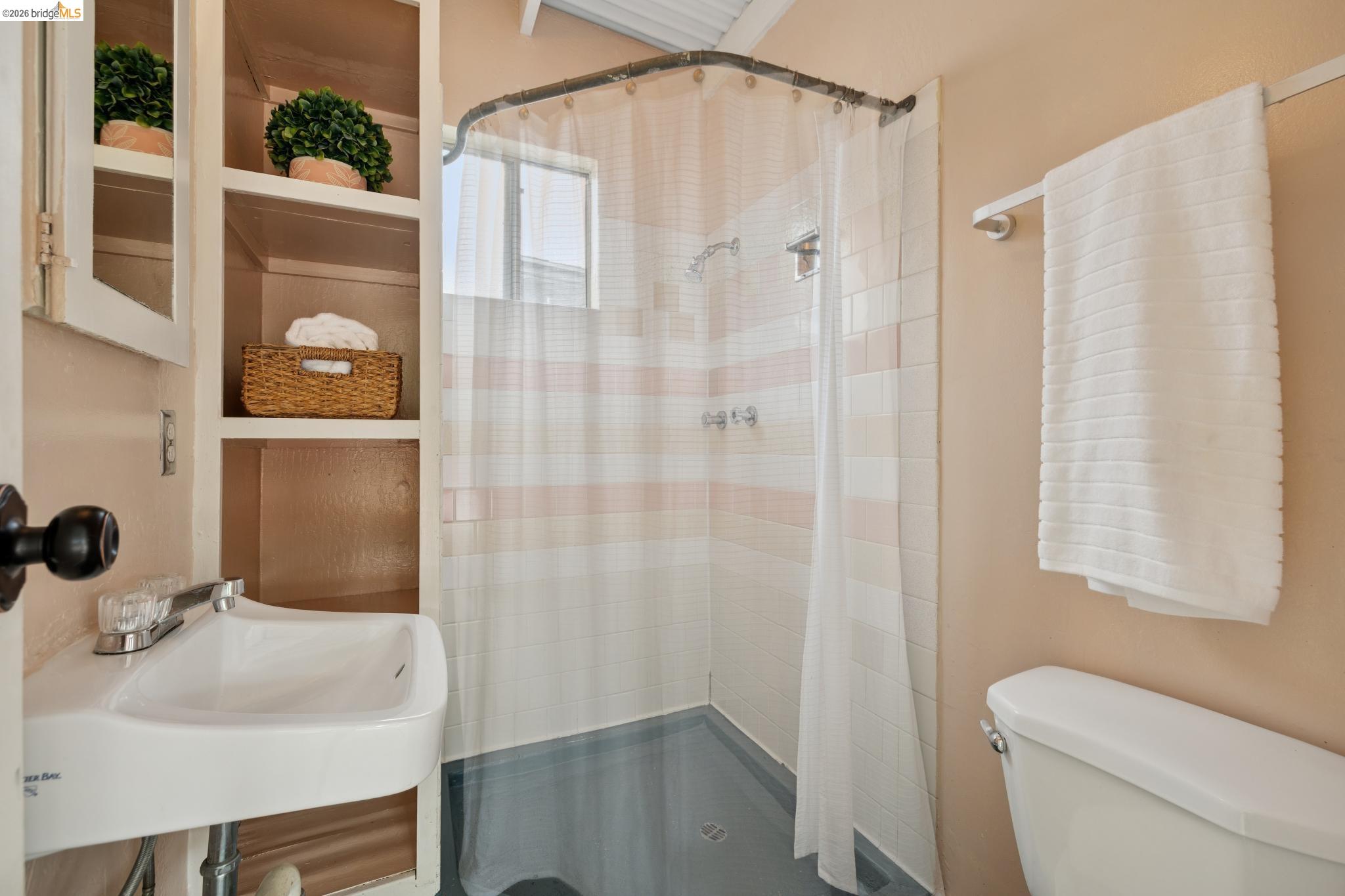 3323 Pinole Valley Rd