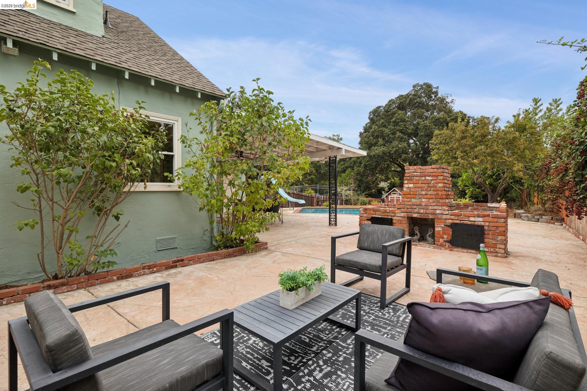 3323 Pinole Valley Rd