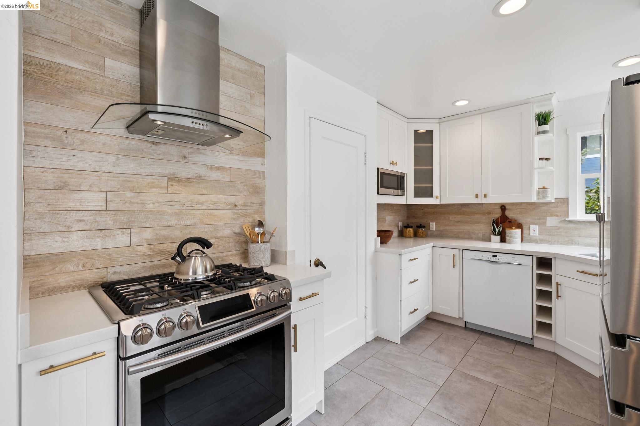 3530 Victor Ave