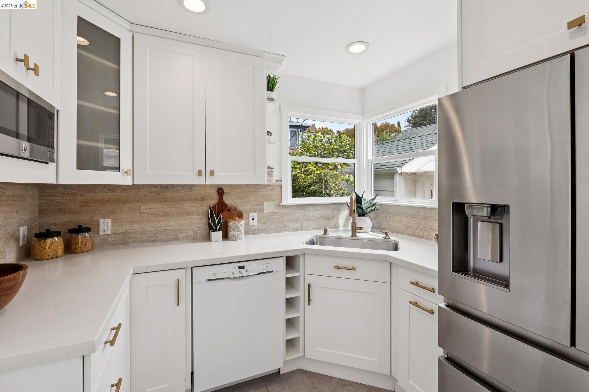 3530 Victor Ave
