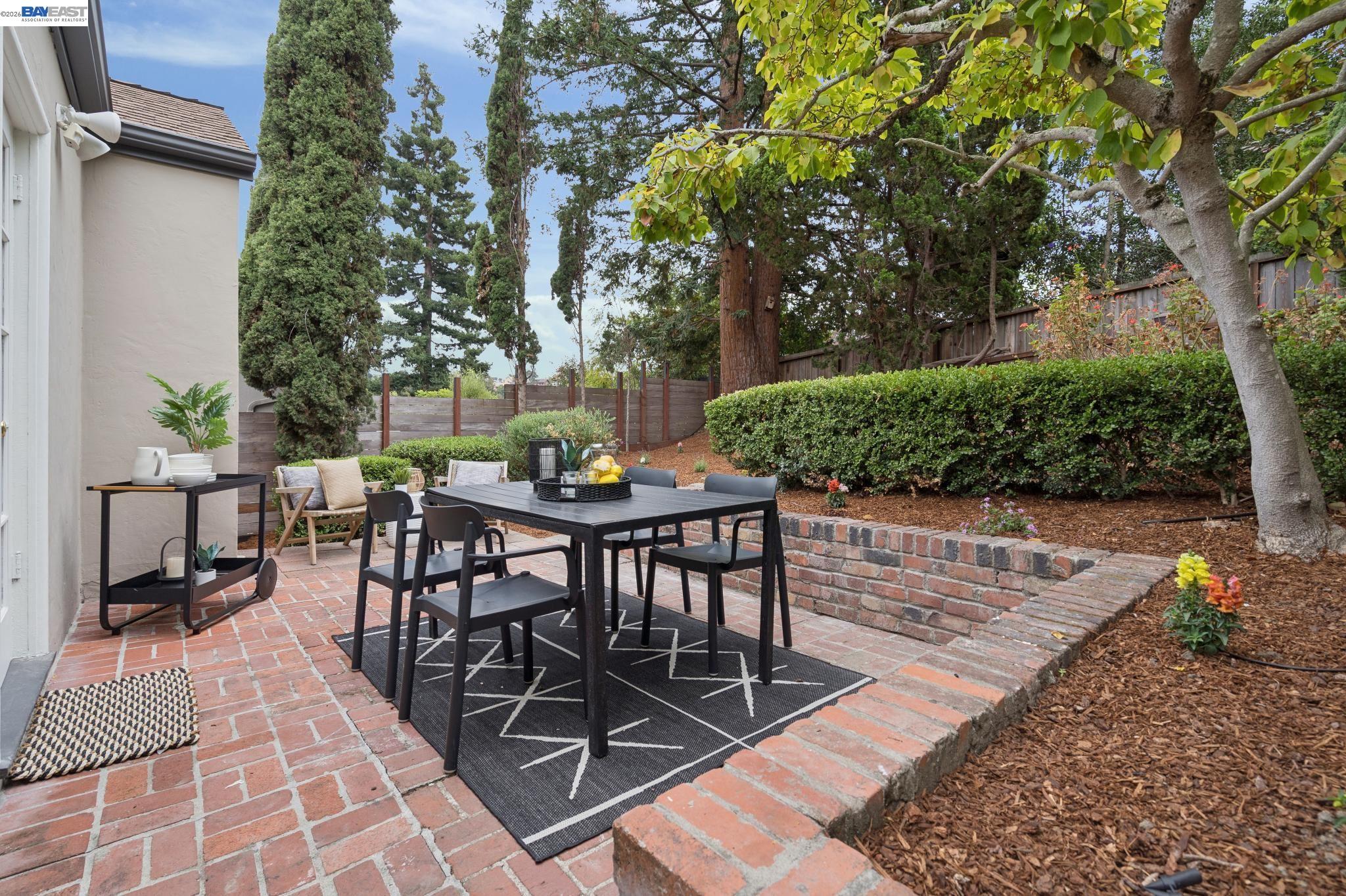637 Boulevard Way