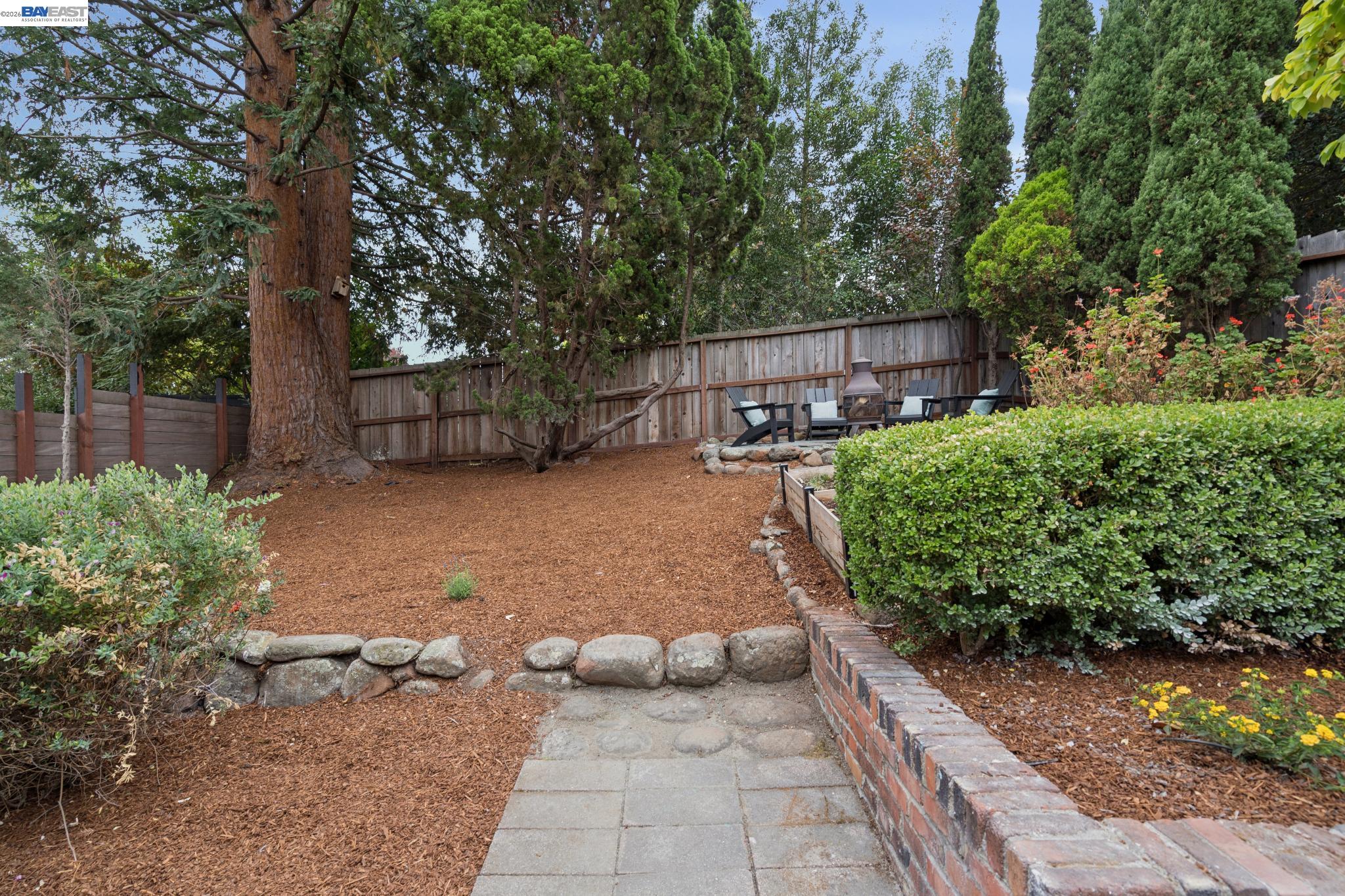 637 Boulevard Way