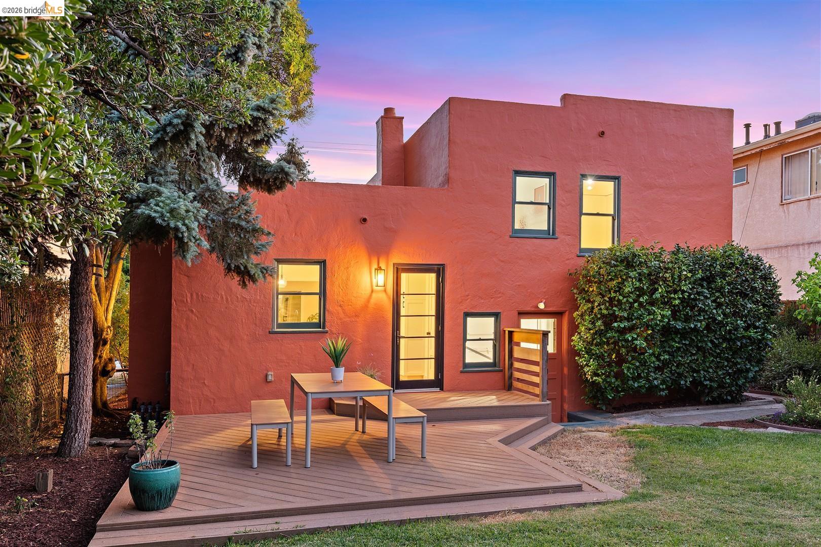 3044 Dakota St