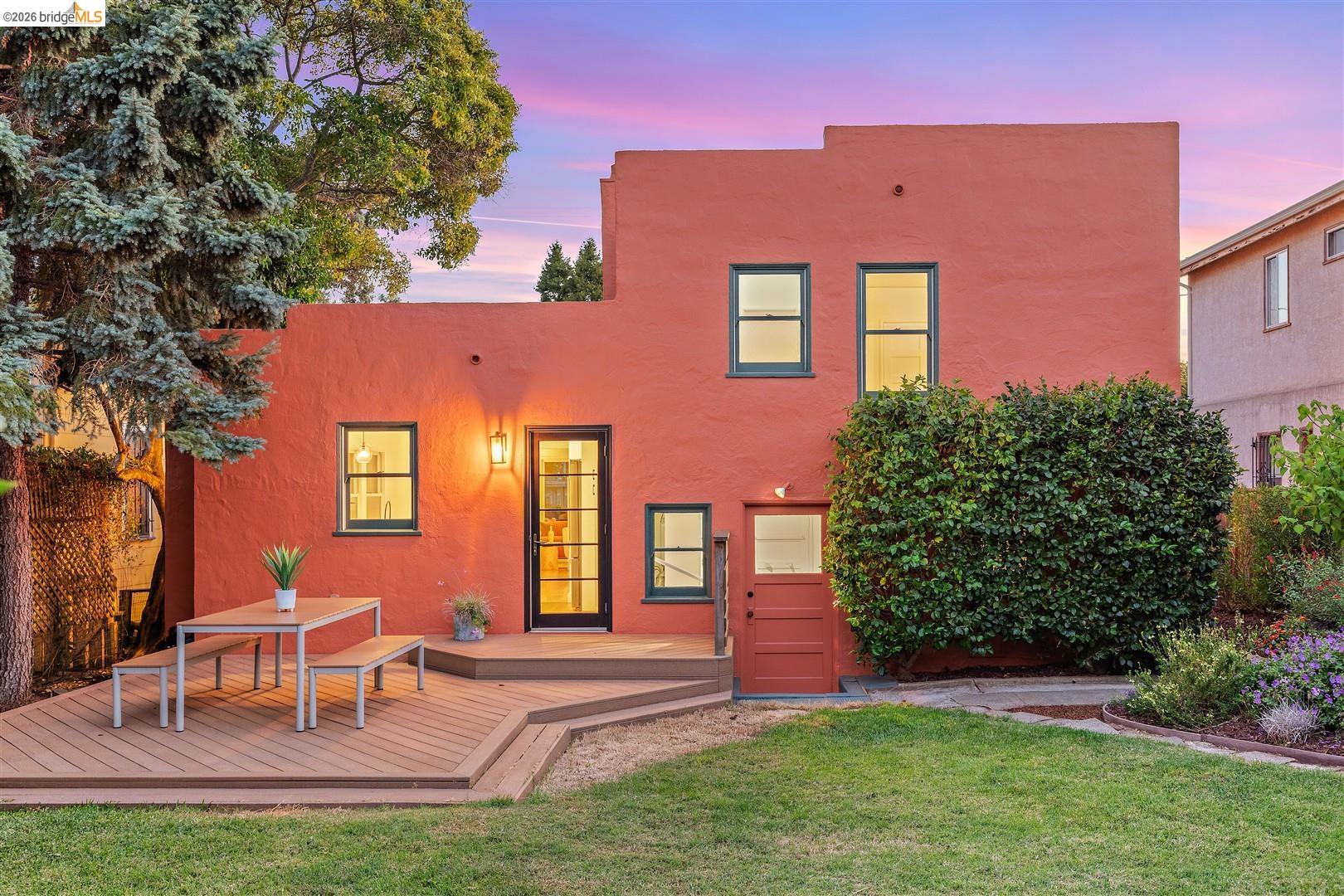 3044 Dakota St