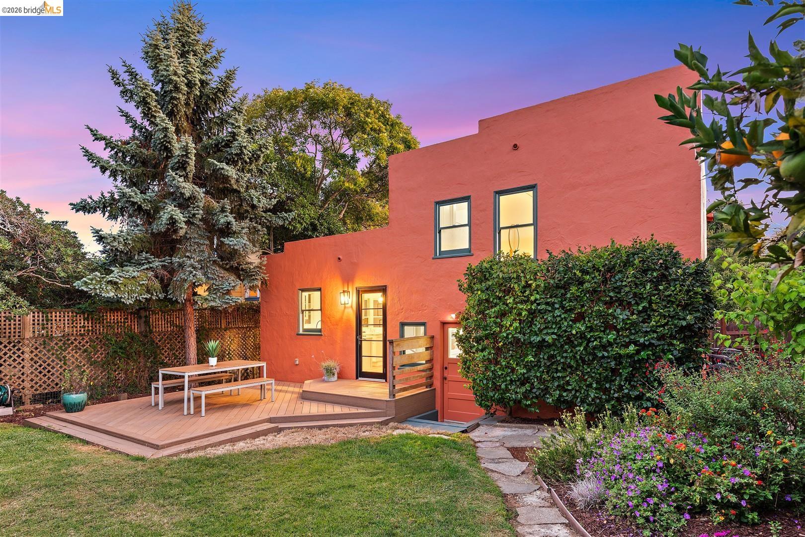 3044 Dakota St
