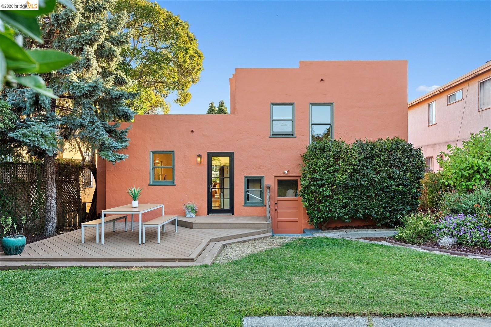 3044 Dakota St