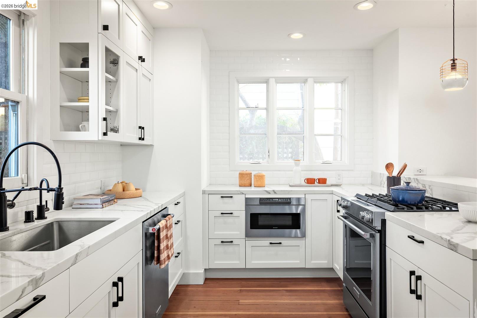 3044 Dakota St