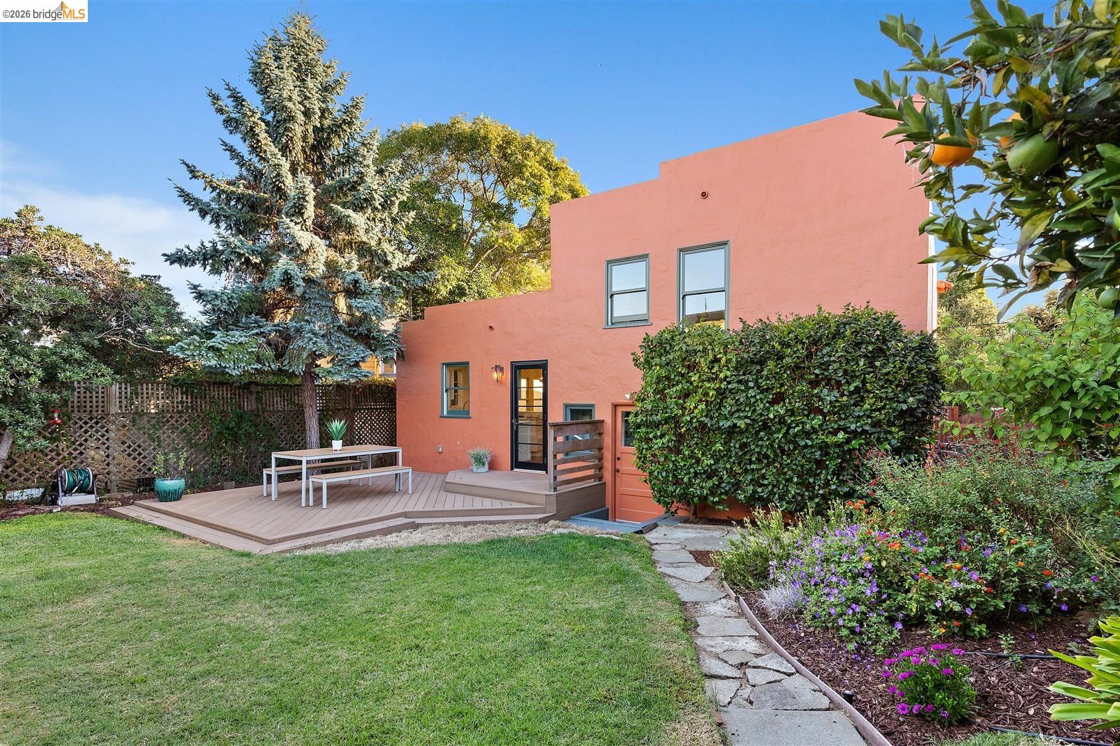 3044 Dakota St
