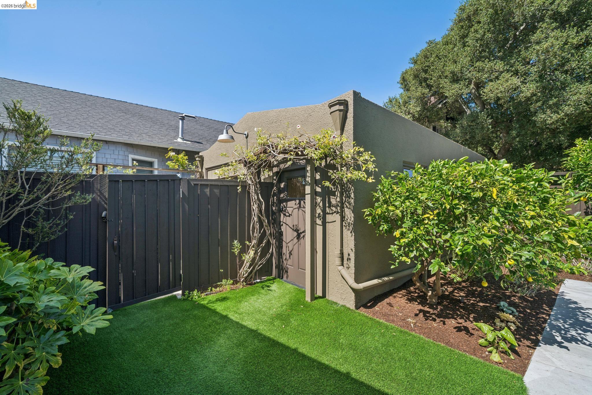 342 Elwood Ave