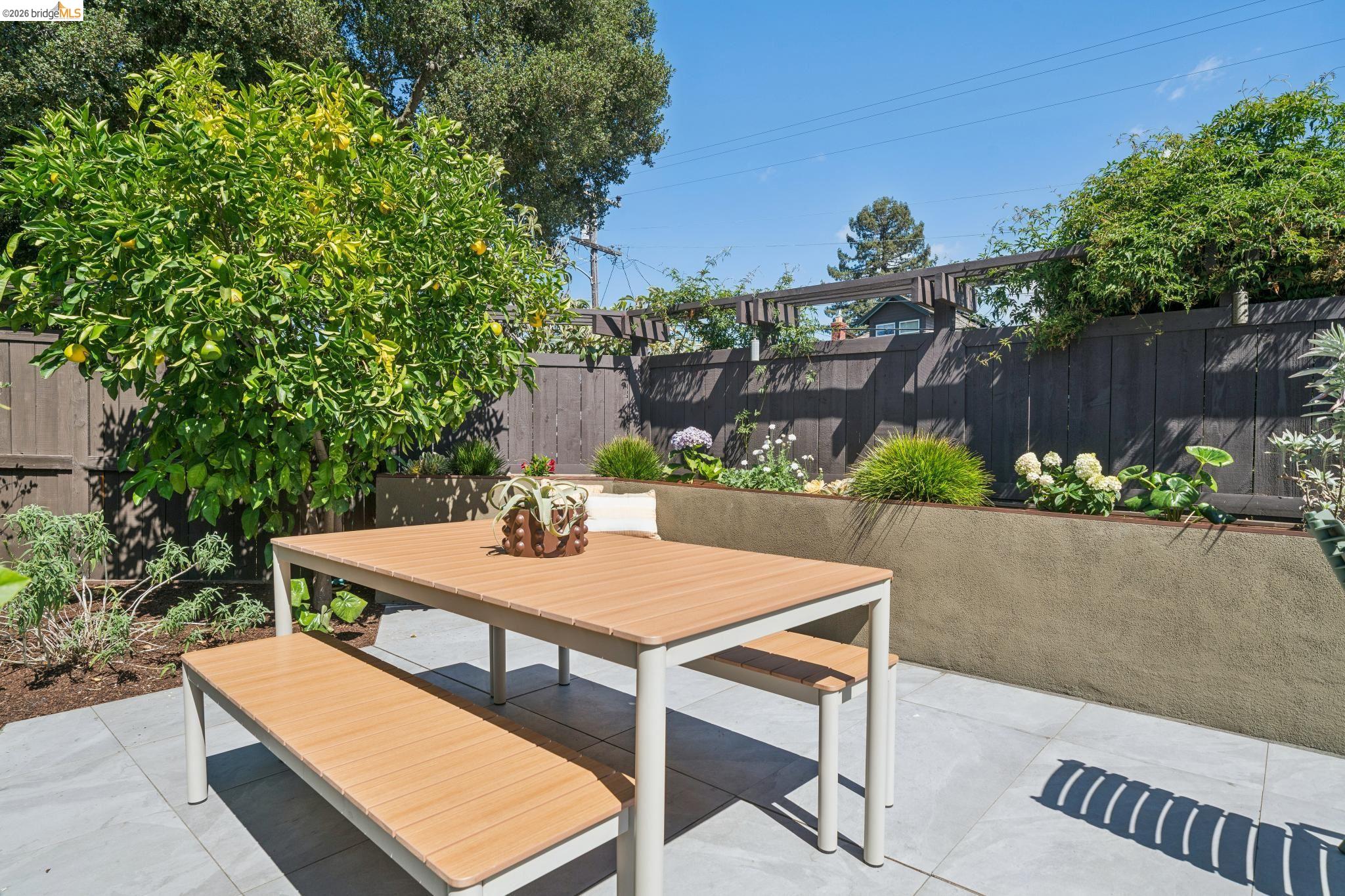 342 Elwood Ave