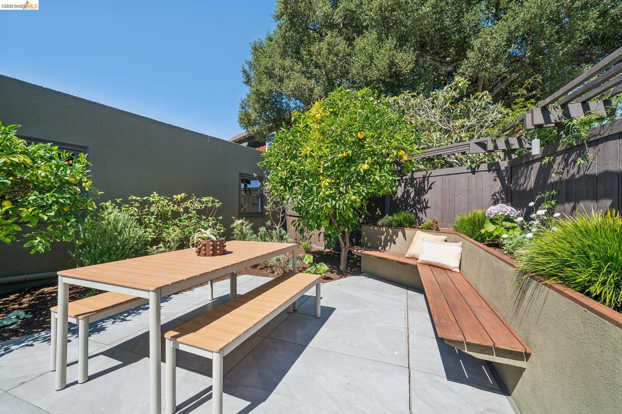 342 Elwood Ave