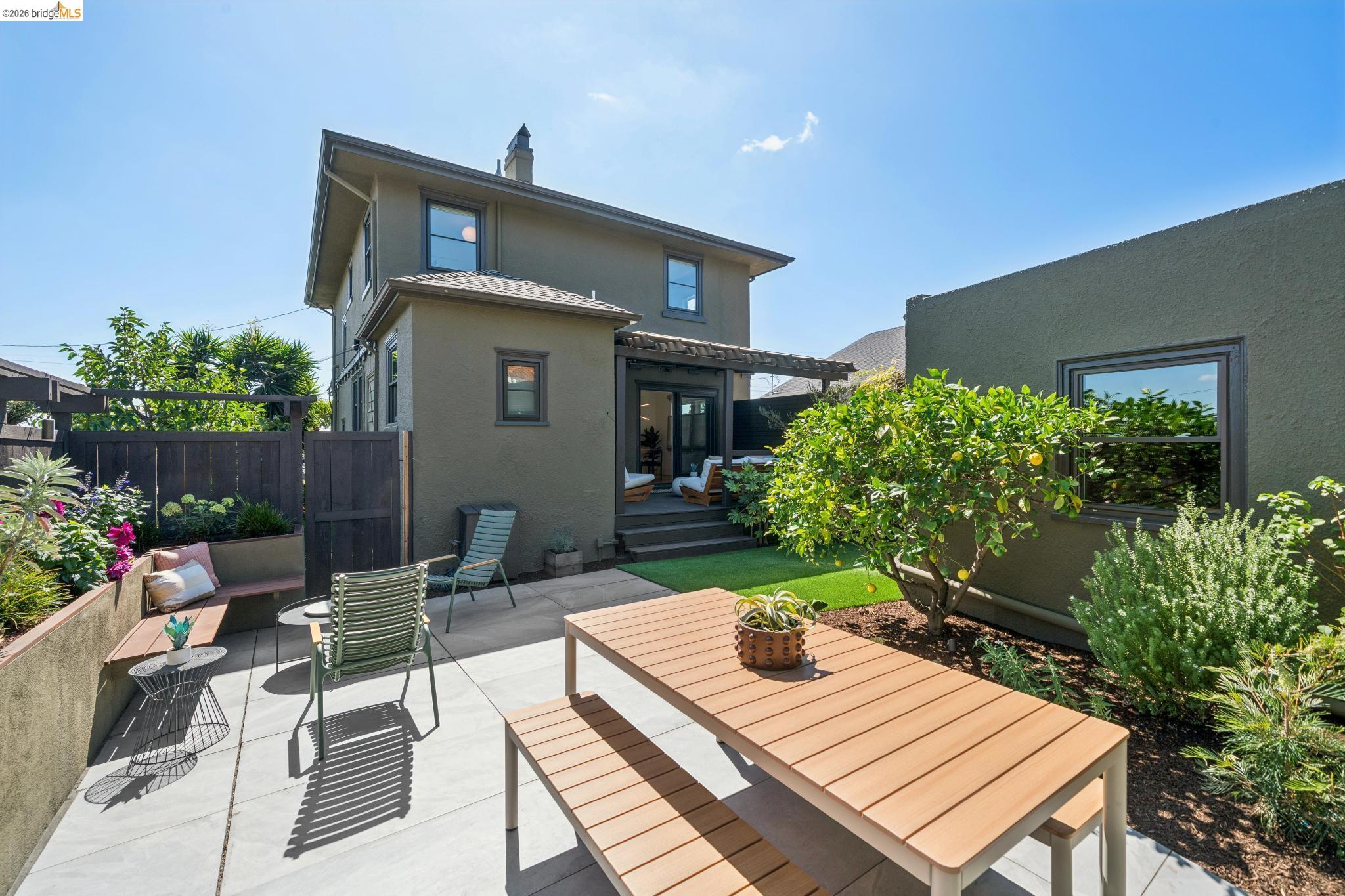 342 Elwood Ave