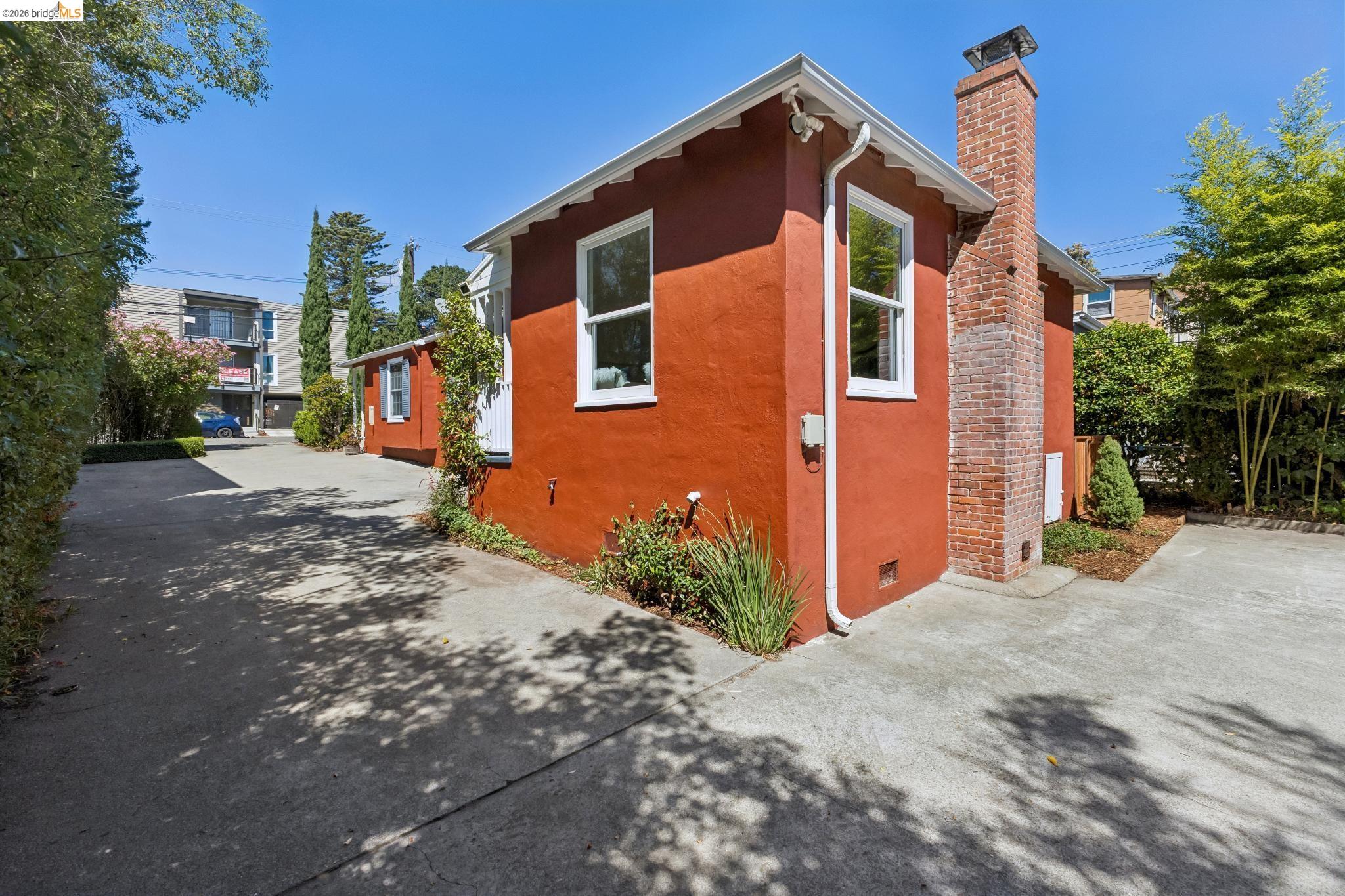2218 Parker St