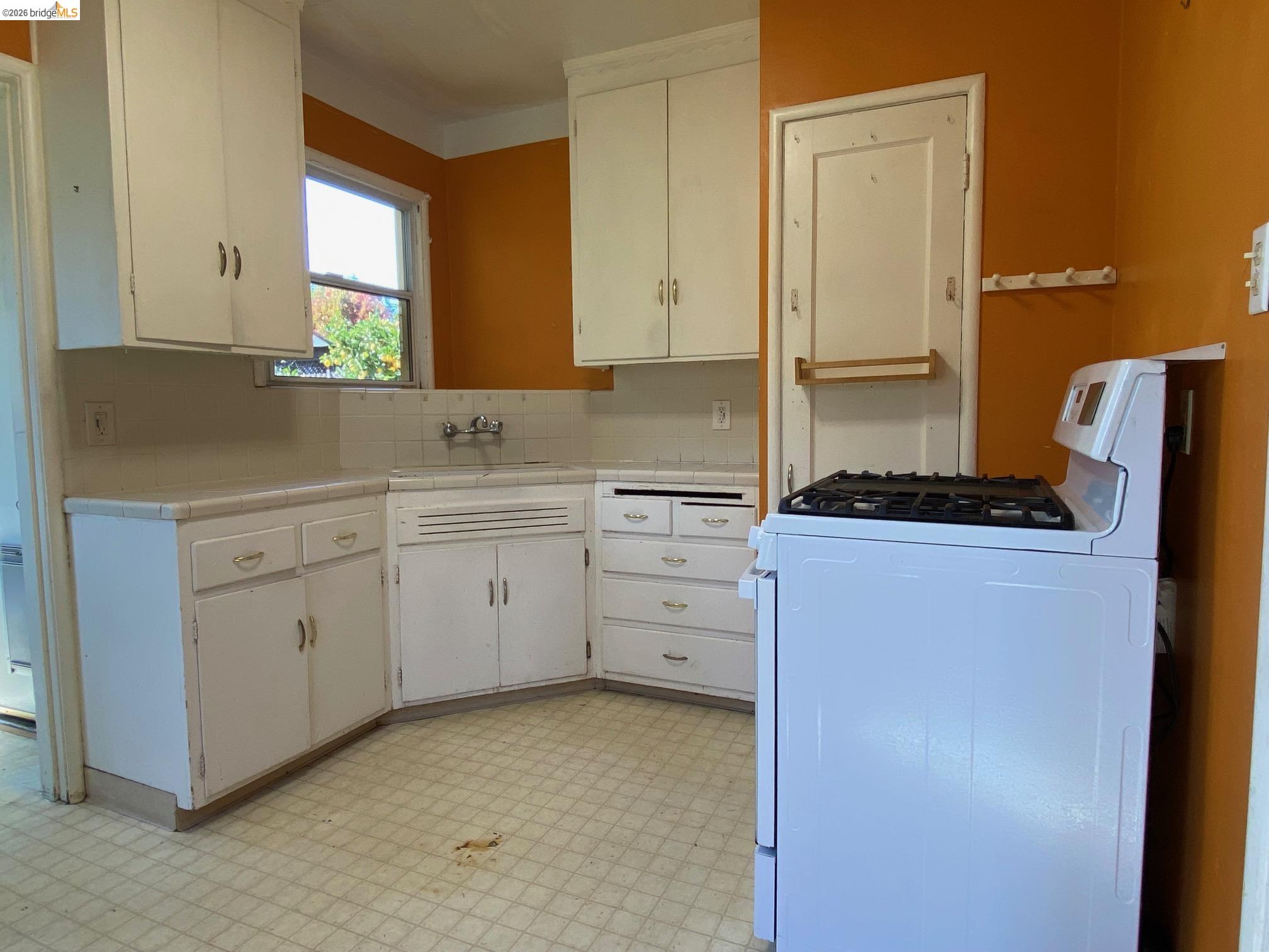 2814 Roosevelt Ave
