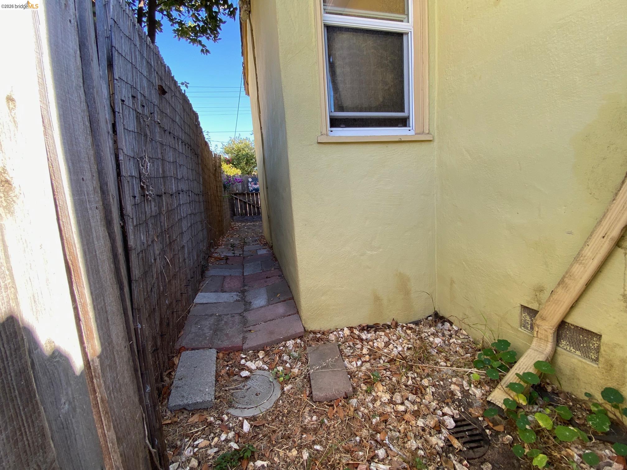 2814 Roosevelt Ave