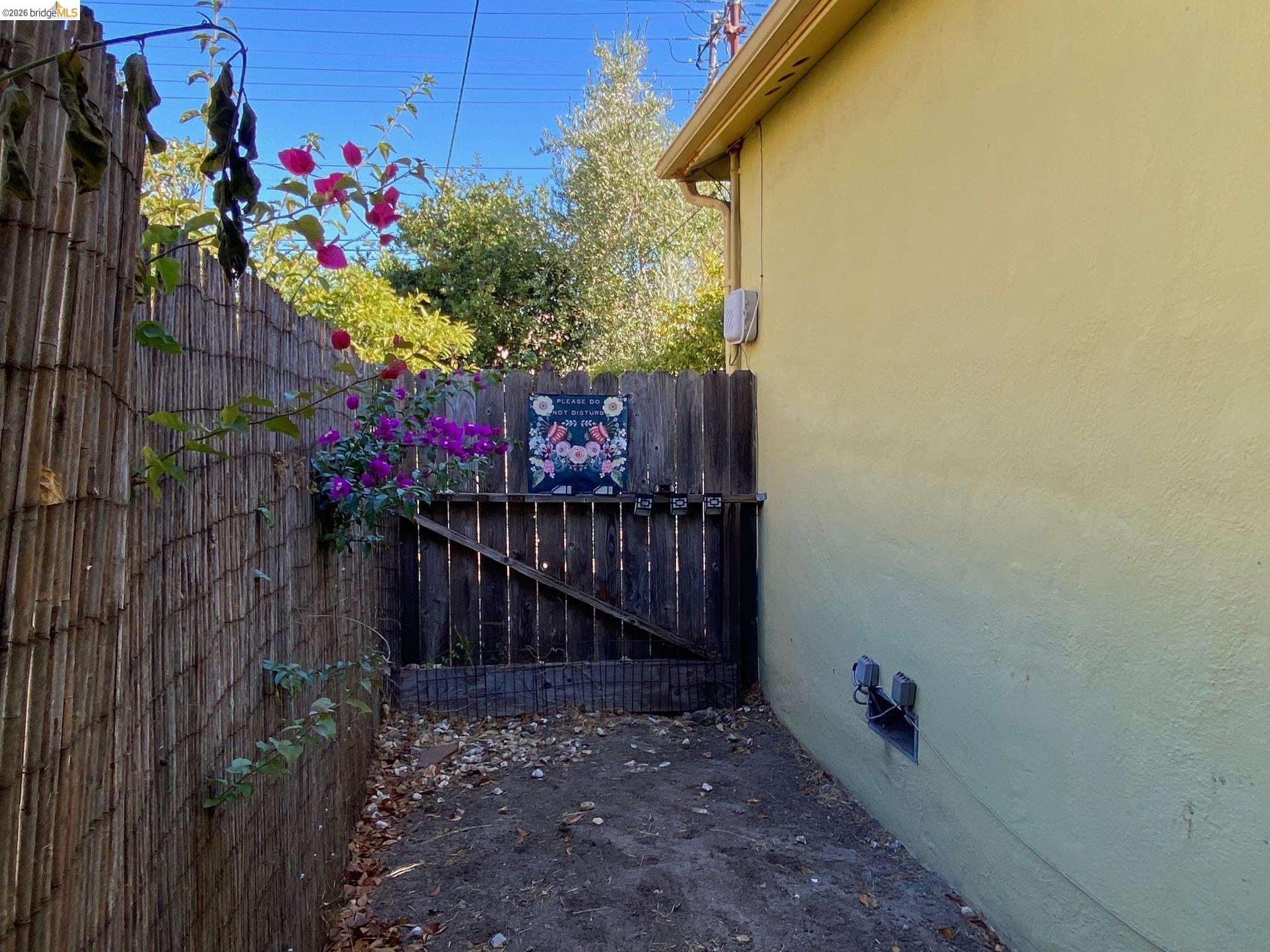 2814 Roosevelt Ave