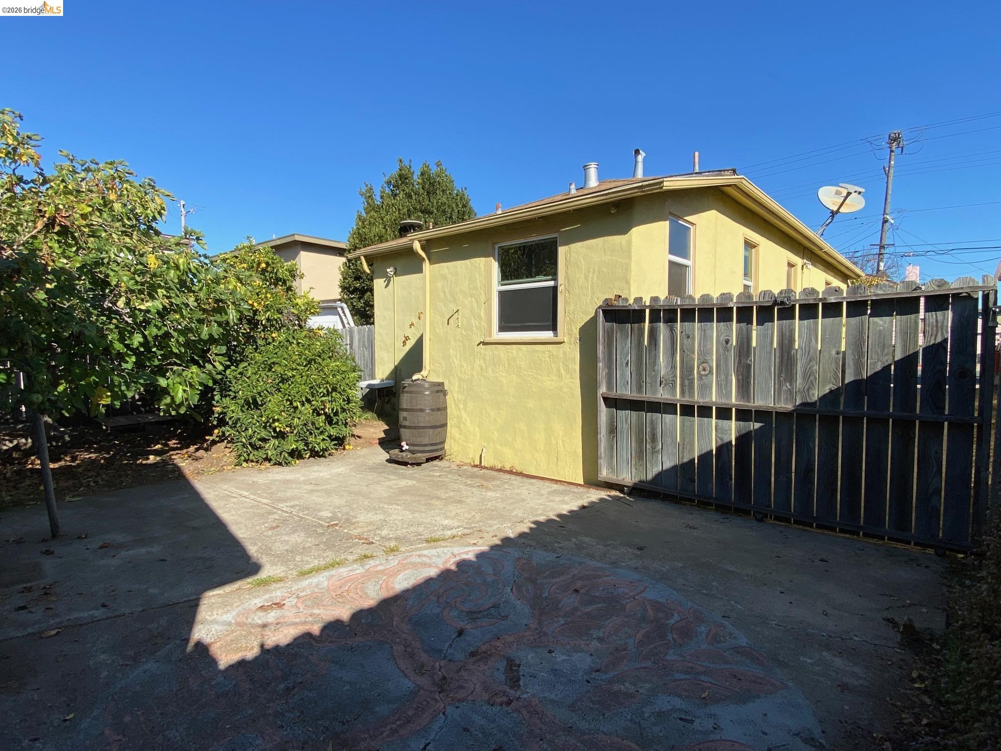 2814 Roosevelt Ave