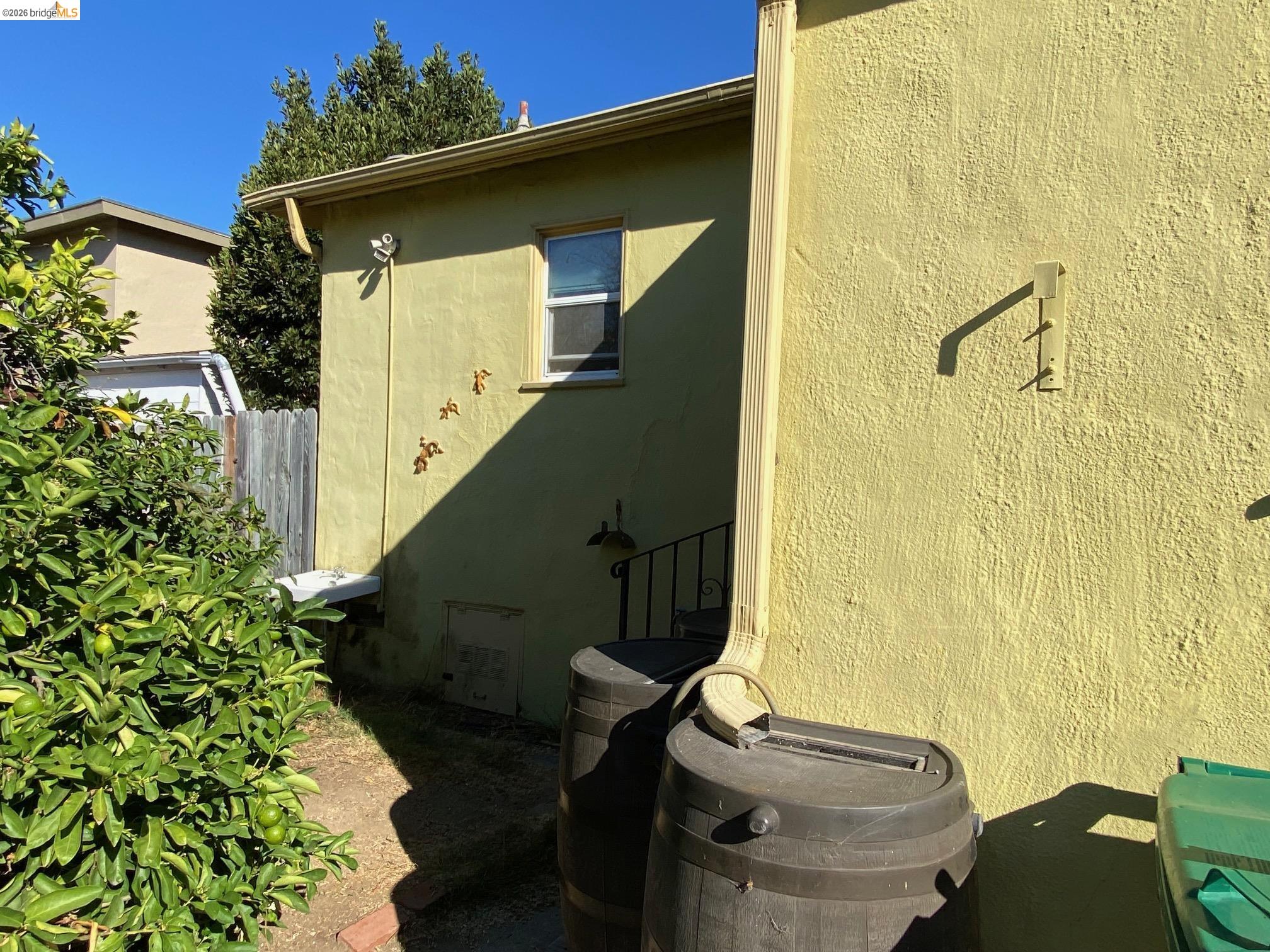 2814 Roosevelt Ave