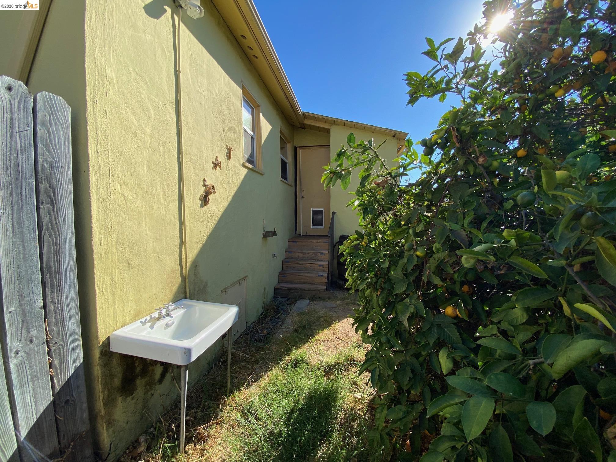 2814 Roosevelt Ave