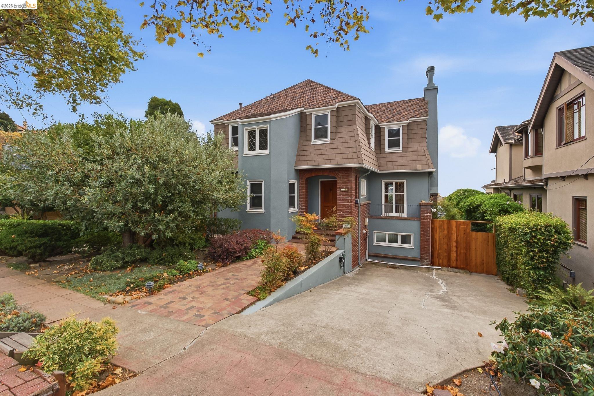 824 Oxford St