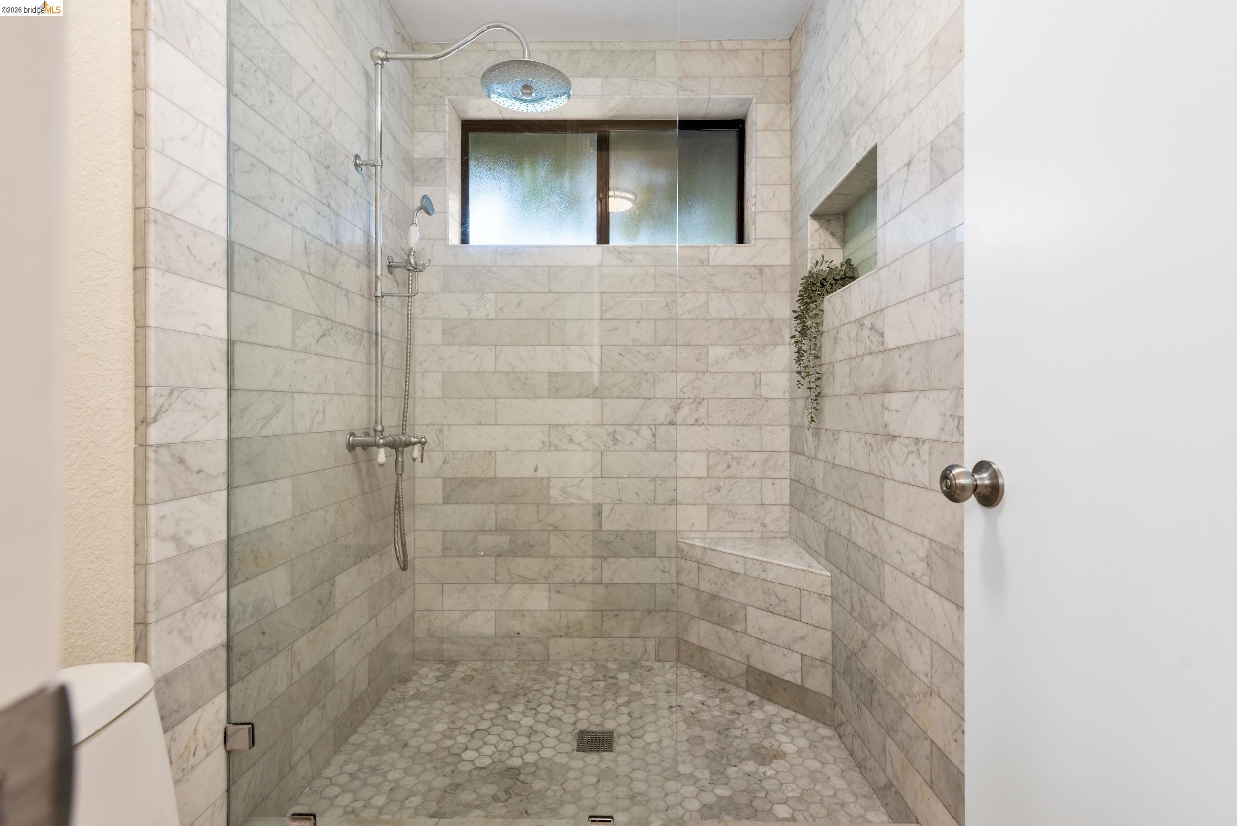 5991 Skyfarm Drive