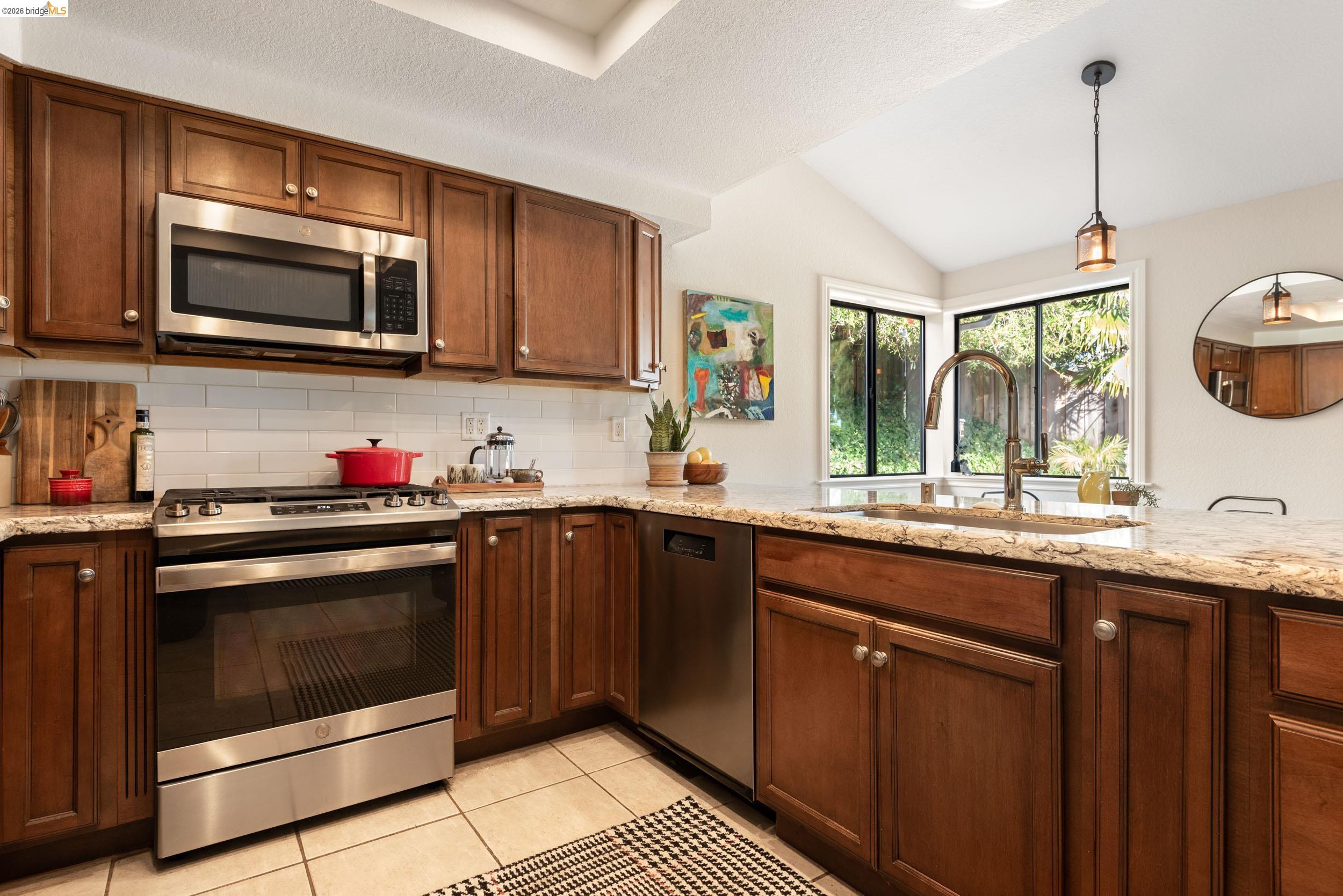 5991 Skyfarm Drive
