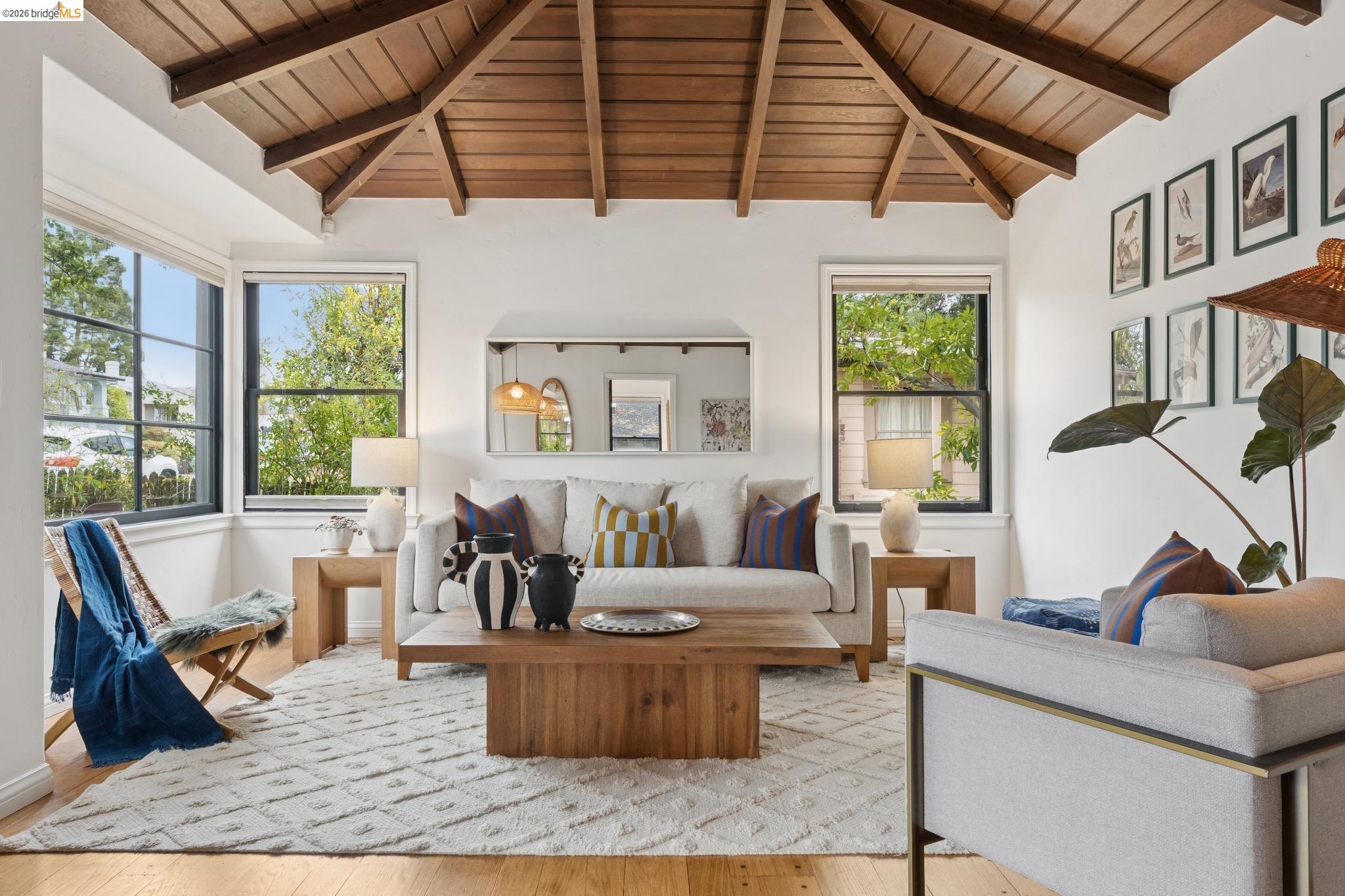 2437 Damuth St