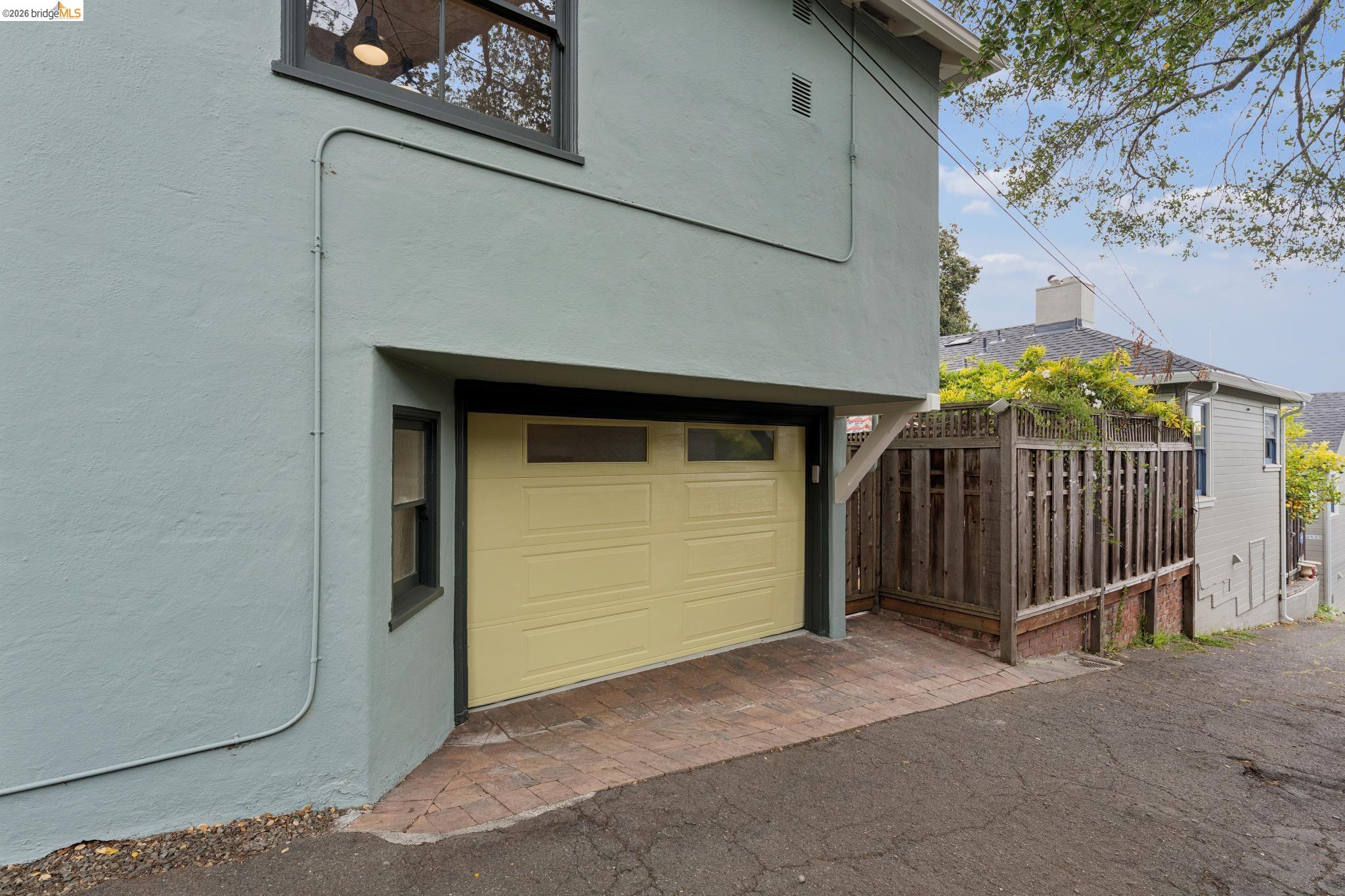2437 Damuth St
