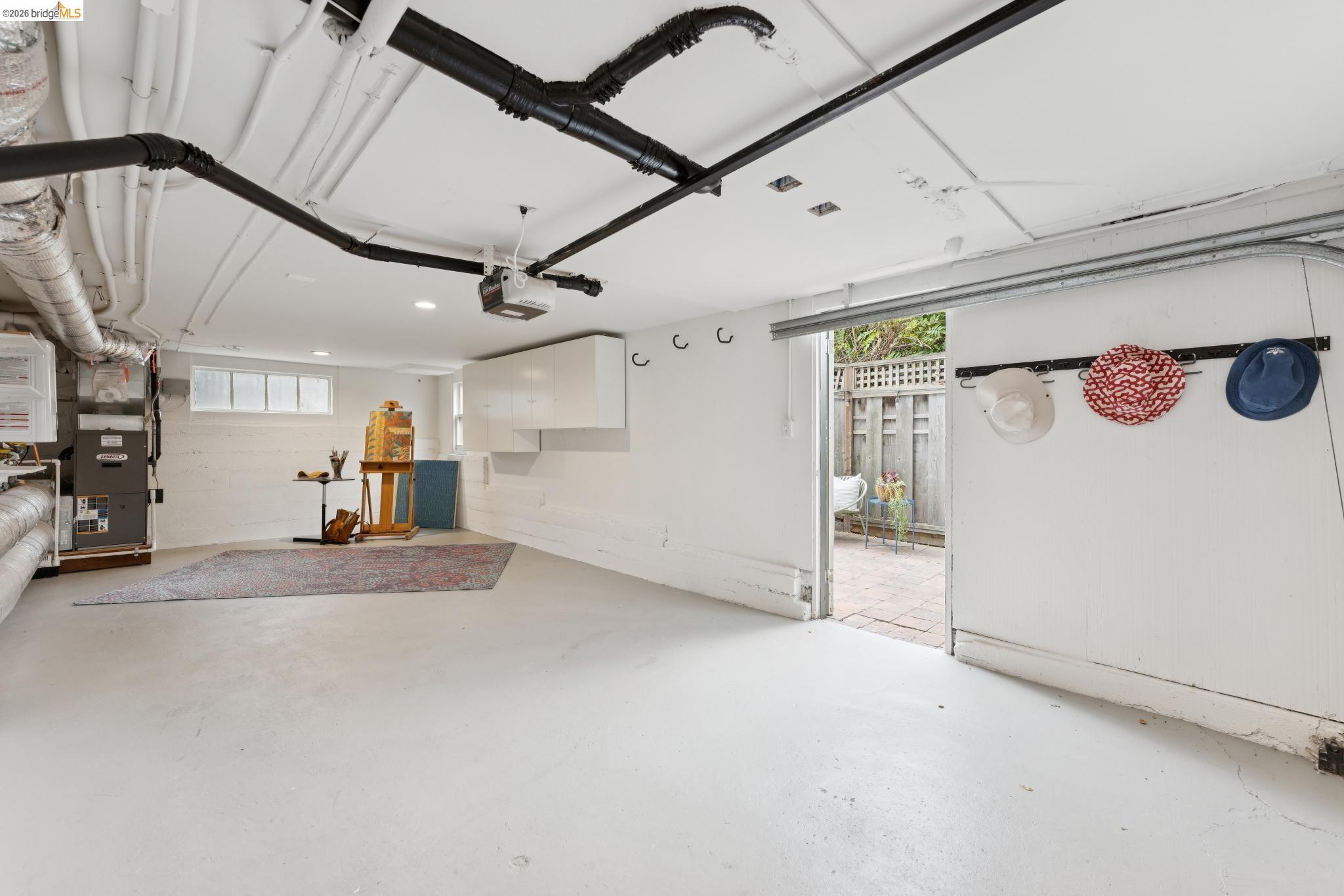 2437 Damuth St