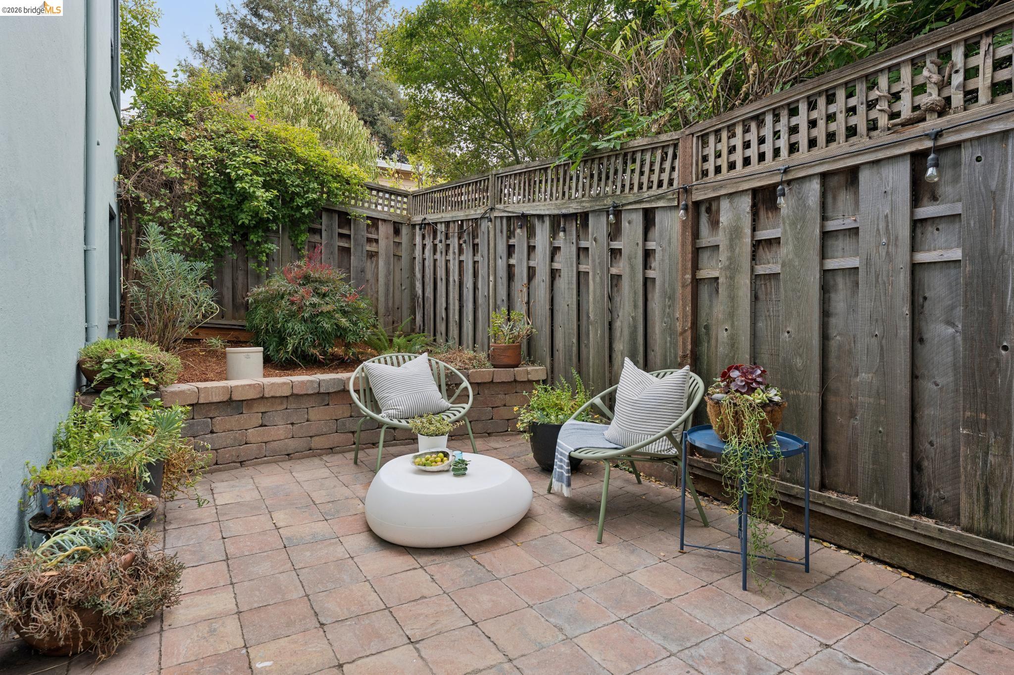 2437 Damuth St